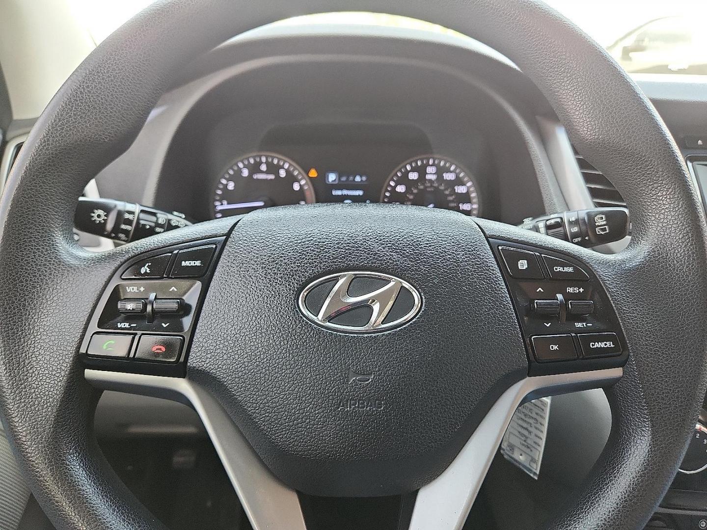 2016 SILVER /Gray - TGG Hyundai Tucson SE (KM8J3CA43GU) with an Nu 2L I-4 gasoline direct injection, DOHC, variable valve control, regular unleaded, engine with 164HP engine, located at 4110 Avenue Q, Lubbock, 79412, 33.556553, -101.855820 - Photo#10