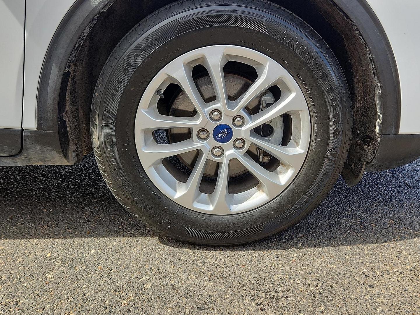 2020 WHITE /Dark Earth Gray - 4H Ford Escape SE (1FMCU0G64LU) with an EcoBoost 1.5L I-3 port/direct injection, DOHC, Ti-VCT variable valve control, intercooled turbo, premium unleaded, engine with 181HP engine, located at 4110 Avenue Q, Lubbock, 79412, 33.556553, -101.855820 - Photo#4