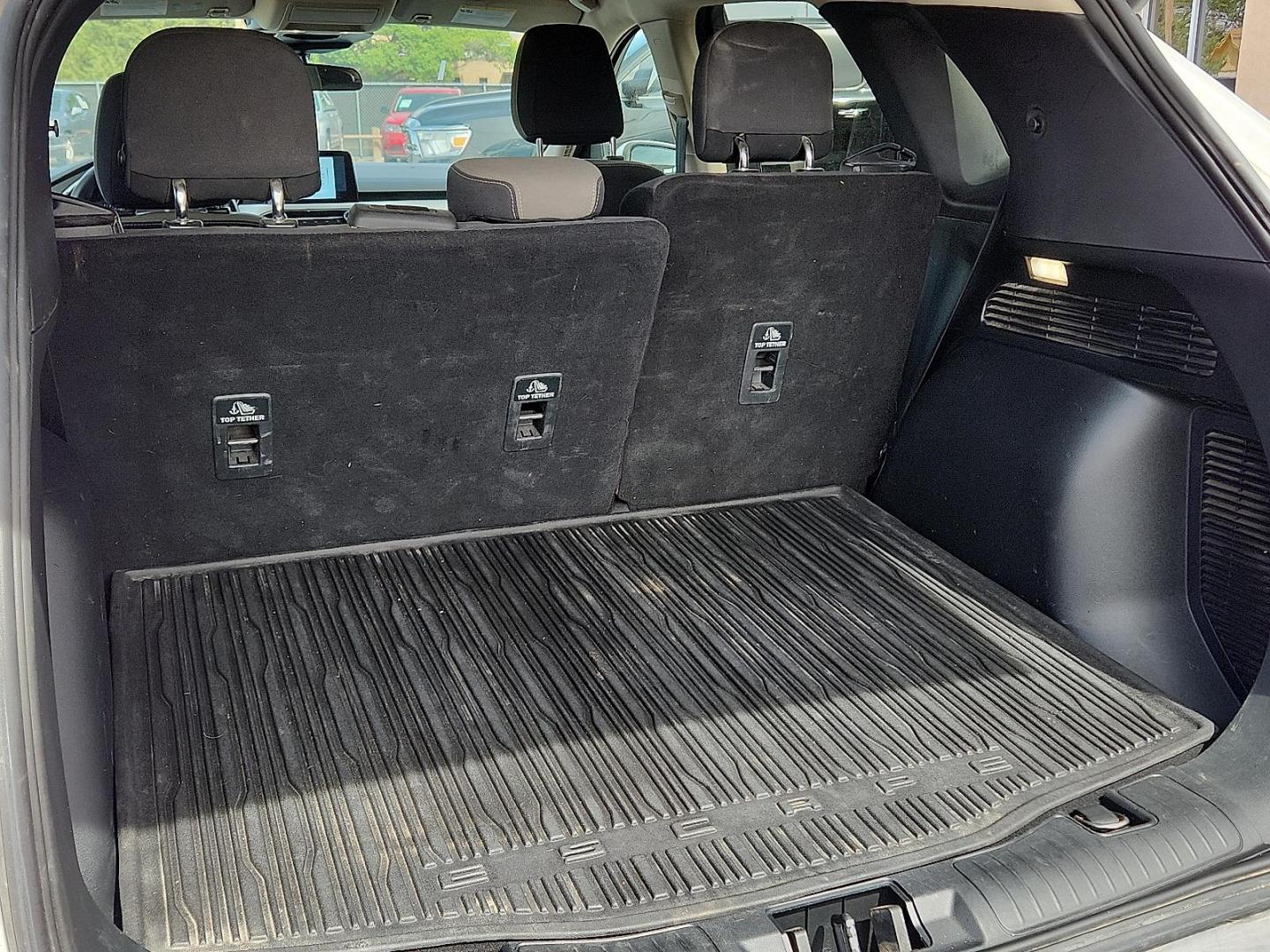 2020 WHITE /Dark Earth Gray - 4H Ford Escape SE (1FMCU0G64LU) with an EcoBoost 1.5L I-3 port/direct injection, DOHC, Ti-VCT variable valve control, intercooled turbo, premium unleaded, engine with 181HP engine, located at 4110 Avenue Q, Lubbock, 79412, 33.556553, -101.855820 - Photo#5