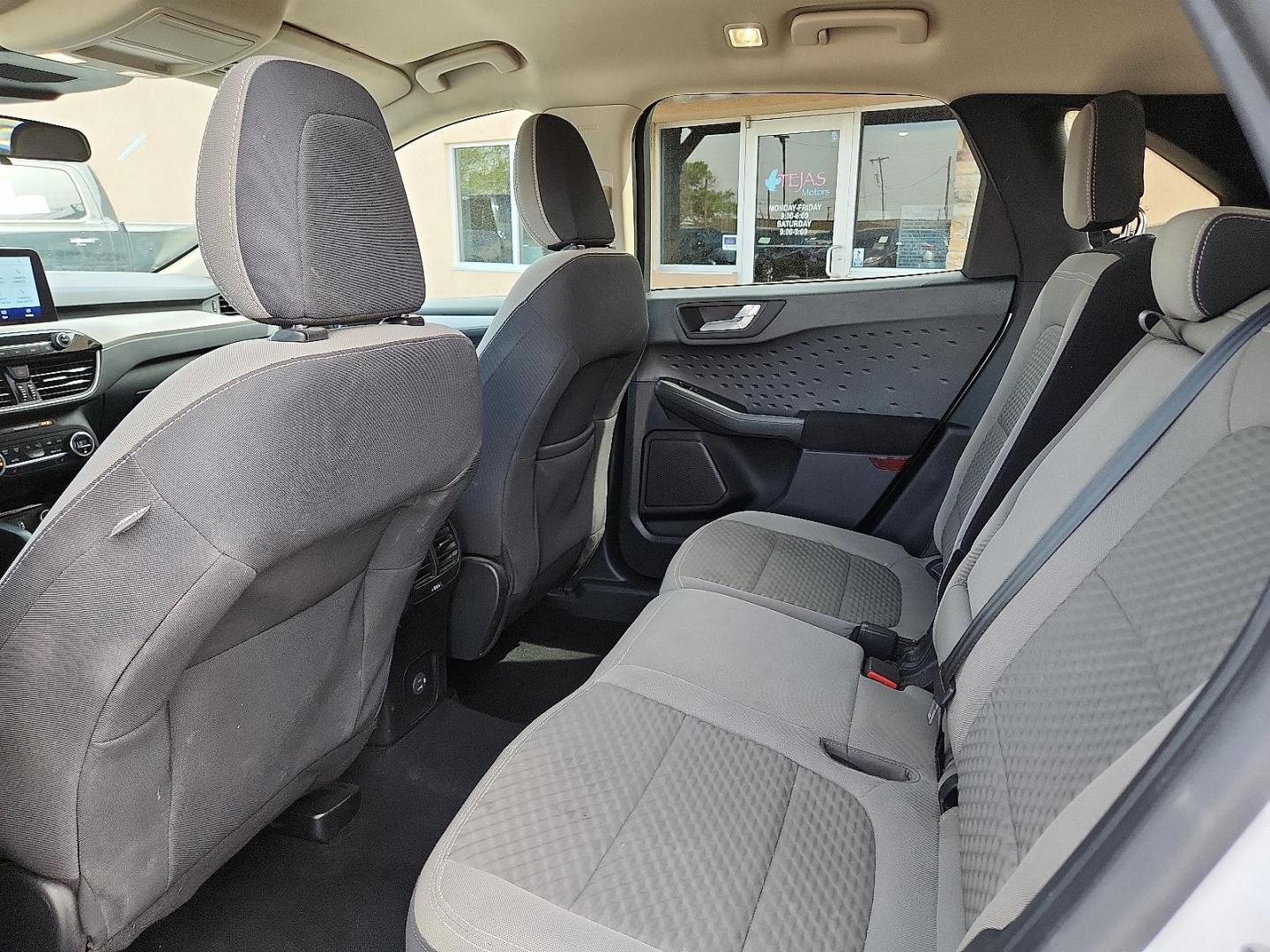 2020 WHITE /Dark Earth Gray - 4H Ford Escape SE (1FMCU0G64LU) with an EcoBoost 1.5L I-3 port/direct injection, DOHC, Ti-VCT variable valve control, intercooled turbo, premium unleaded, engine with 181HP engine, located at 4110 Avenue Q, Lubbock, 79412, 33.556553, -101.855820 - Photo#6