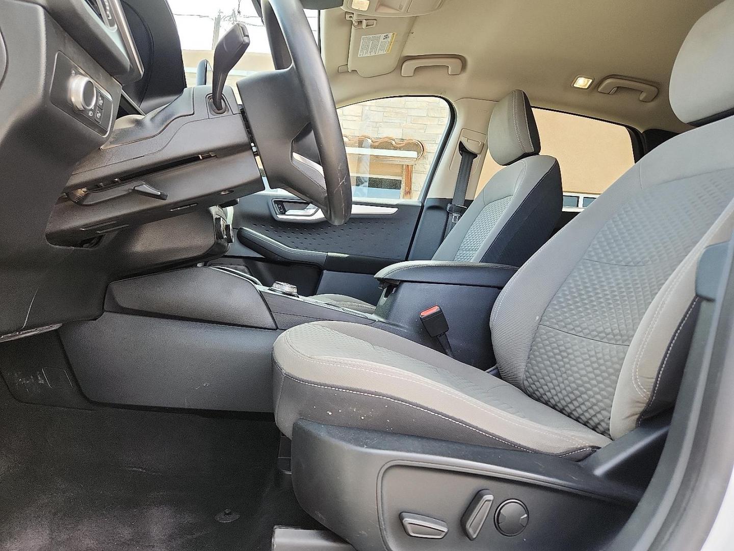 2020 WHITE /Dark Earth Gray - 4H Ford Escape SE (1FMCU0G64LU) with an EcoBoost 1.5L I-3 port/direct injection, DOHC, Ti-VCT variable valve control, intercooled turbo, premium unleaded, engine with 181HP engine, located at 4110 Avenue Q, Lubbock, 79412, 33.556553, -101.855820 - Photo#8