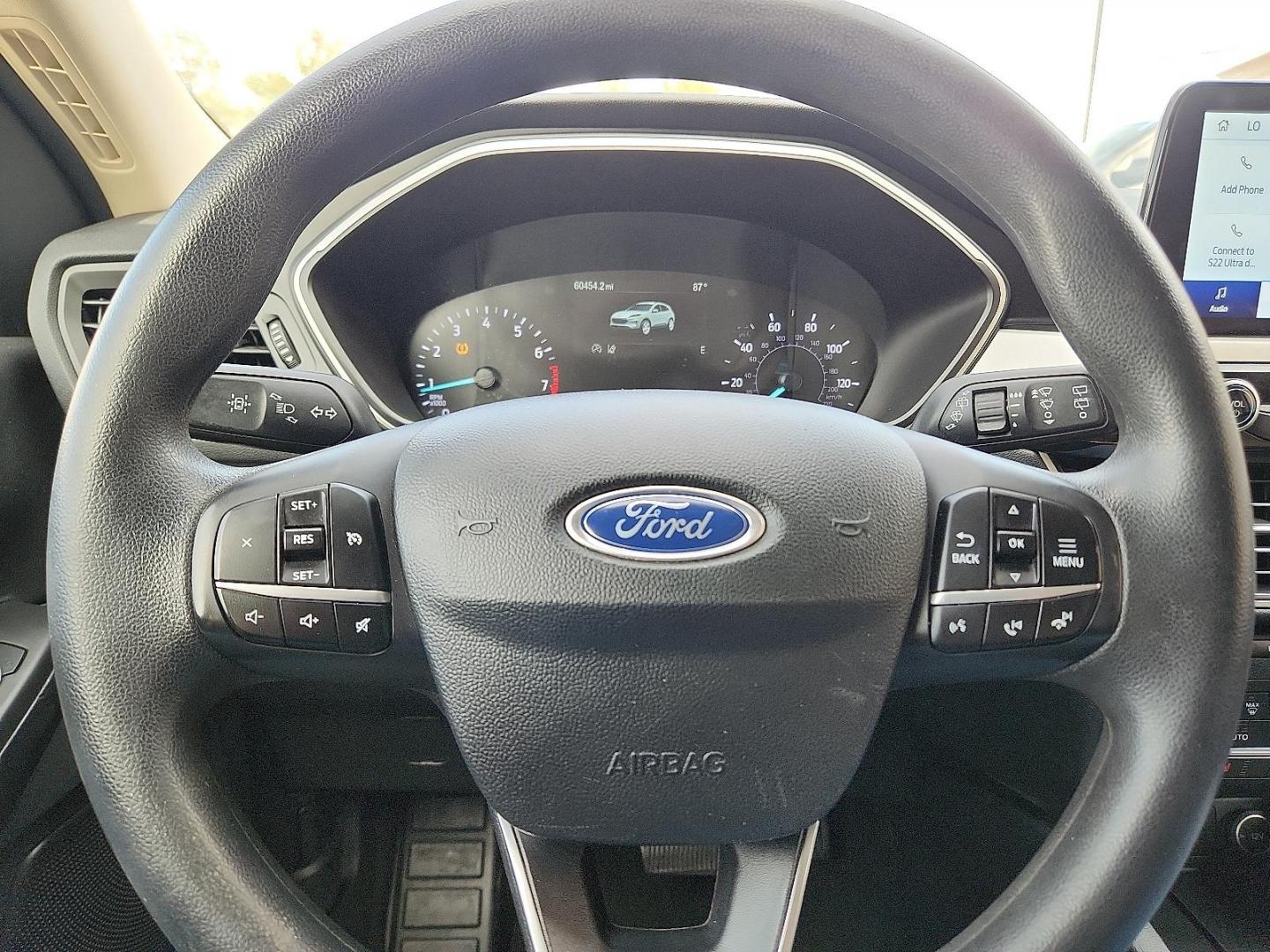 2020 WHITE /Dark Earth Gray - 4H Ford Escape SE (1FMCU0G64LU) with an EcoBoost 1.5L I-3 port/direct injection, DOHC, Ti-VCT variable valve control, intercooled turbo, premium unleaded, engine with 181HP engine, located at 4110 Avenue Q, Lubbock, 79412, 33.556553, -101.855820 - Photo#10