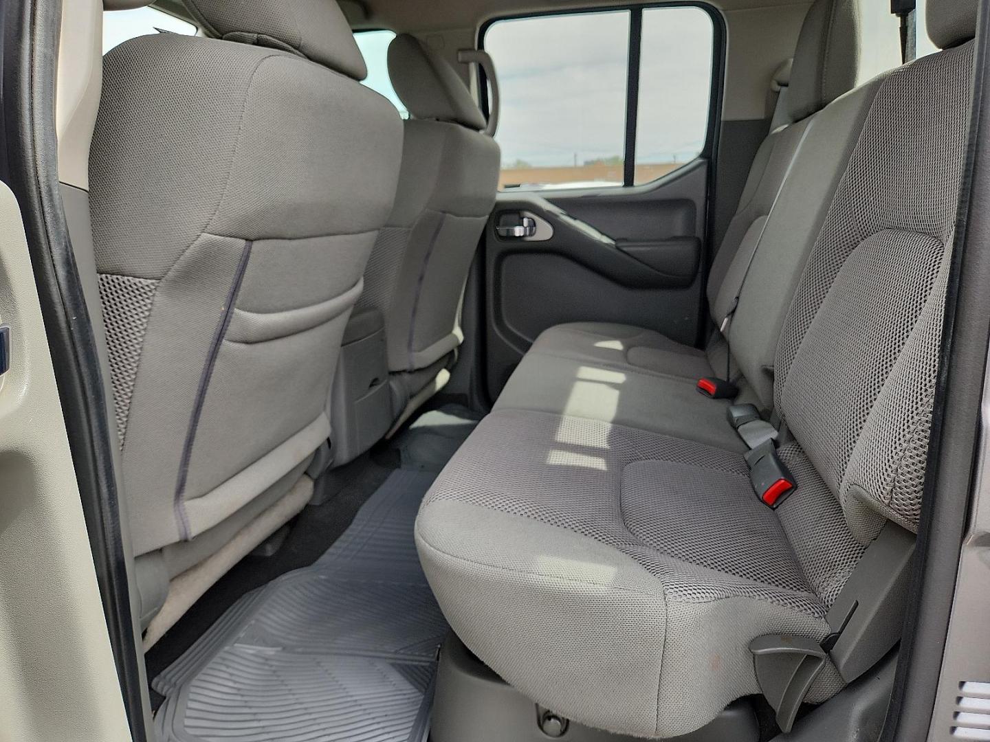 2019 GRAY /Beige - C Nissan Frontier SV (1N6AD0ER8KN) with an VQ 4L V-6 DOHC, variable valve control, regular unleaded, engine with 261HP engine, located at 4110 Avenue Q, Lubbock, 79412, 33.556553, -101.855820 - 04/17/2026 WAITING ON A NEW REPO AFFIDAVIT GOD 04/22/2026 KEY IN ENVELOPE GOD - Photo#5