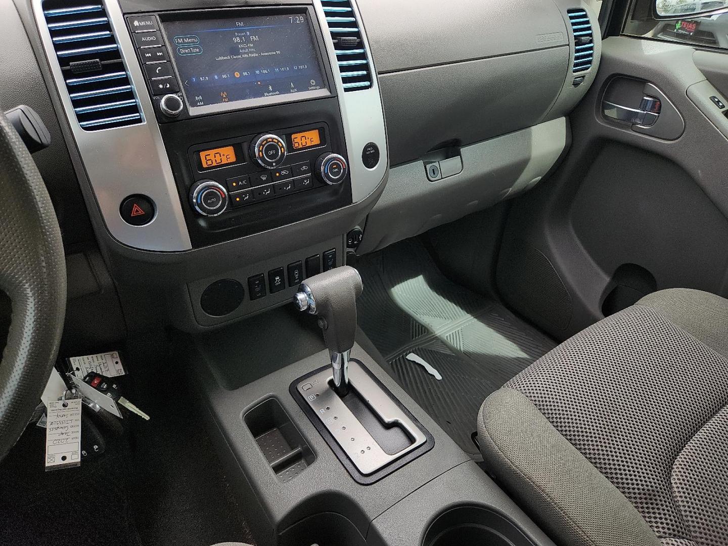 2019 GRAY /Beige - C Nissan Frontier SV (1N6AD0ER8KN) with an VQ 4L V-6 DOHC, variable valve control, regular unleaded, engine with 261HP engine, located at 4110 Avenue Q, Lubbock, 79412, 33.556553, -101.855820 - 04/17/2026 WAITING ON A NEW REPO AFFIDAVIT GOD 04/22/2026 KEY IN ENVELOPE GOD - Photo#11