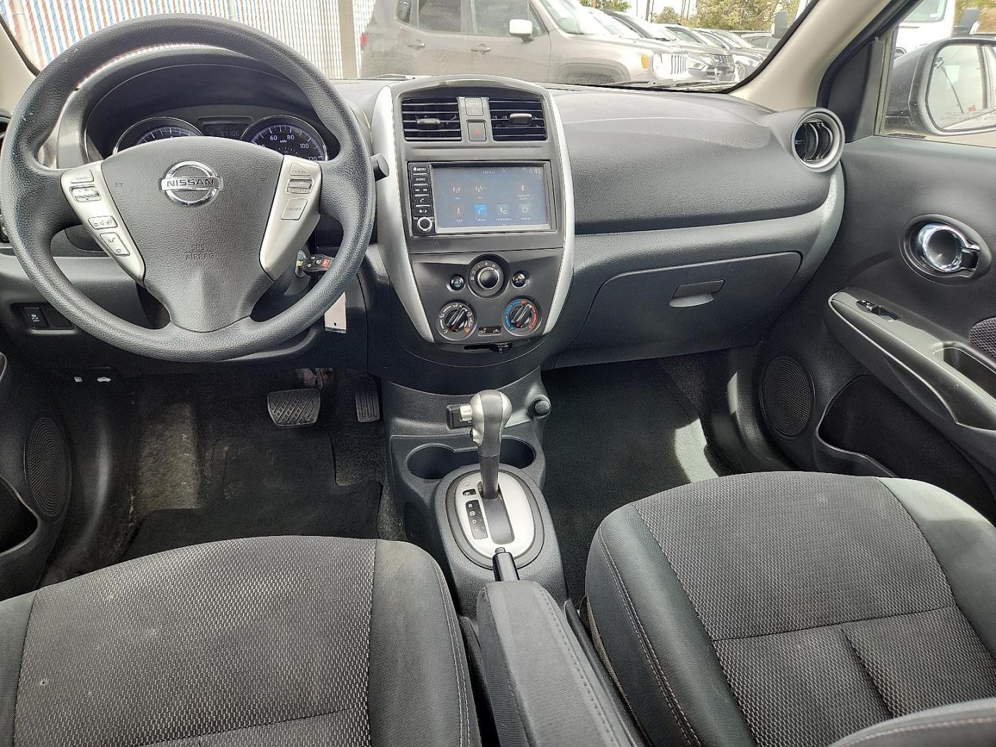 2019 GRAY /Charcoal - G Nissan Versa 1.6 SV (3N1CN7AP1KL) with an 1.6L I-4 DOHC, variable valve control, regular unleaded, engine with 109HP engine, located at 4110 Avenue Q, Lubbock, 79412, 33.556553, -101.855820 - Photo#6