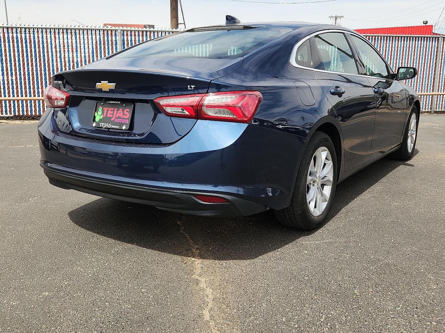 2019 BLUE Chevrolet Malibu LT (1G1ZD5ST1KF) with an ECOTEC 1.5L I-4 gasoline direct injection, DOHC, VVT variable valve control, intercooled turbo, regular unleaded, engine with 160HP engine, located at 4110 Avenue Q, Lubbock, 79412, 33.556553, -101.855820 - Photo#3