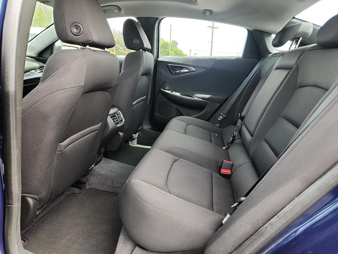 2019 BLUE Chevrolet Malibu LT (1G1ZD5ST1KF) with an ECOTEC 1.5L I-4 gasoline direct injection, DOHC, VVT variable valve control, intercooled turbo, regular unleaded, engine with 160HP engine, located at 4110 Avenue Q, Lubbock, 79412, 33.556553, -101.855820 - Photo#5