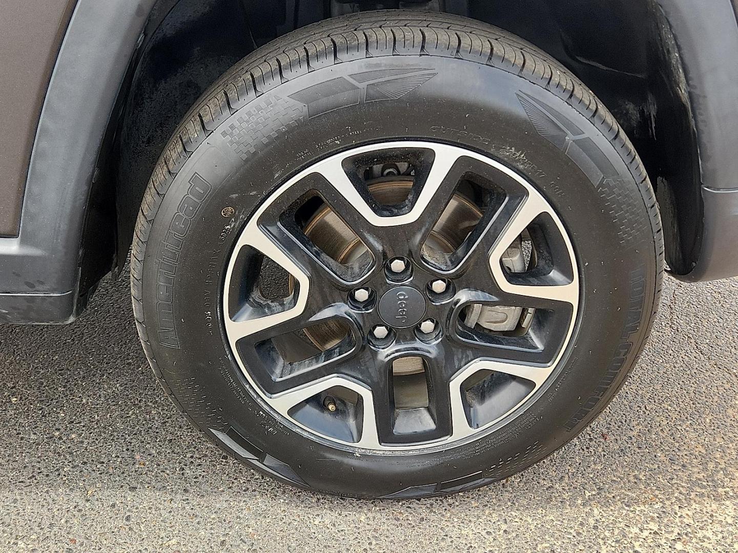 2020 GRAY /Ruby Red/Black - XC Jeep Compass Trailhawk 4x4 (3C4NJDDB8LT) with an 2.4L I-4 variable valve control, regular unleaded, engine with 180HP engine, located at 4110 Avenue Q, Lubbock, 79412, 33.556553, -101.855820 - 04/23/2026 KEY IN ENVELOPE GOD - Photo#4