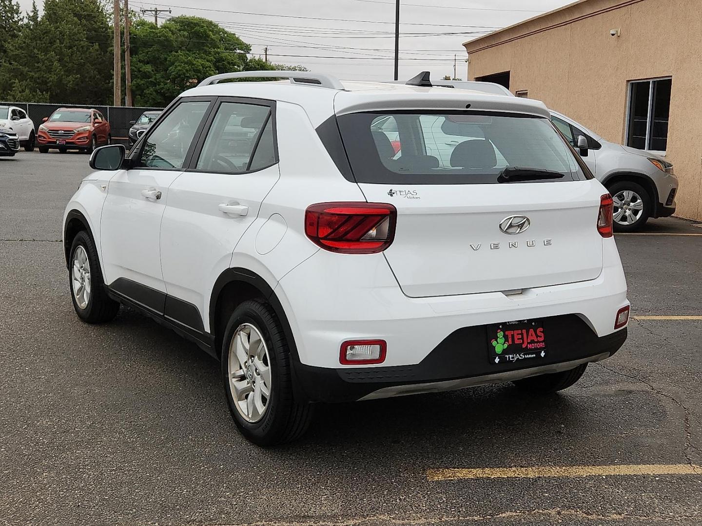 2020 WHITE /Black - NNB Hyundai Venue SEL (KMHRC8A32LU) with an Smartstream 1.6L I-4 DOHC, CVVT variable valve control, regular unleaded, engine with 121HP engine, located at 4110 Avenue Q, Lubbock, 79412, 33.556553, -101.855820 - 04/23/2026 KEY IN ENVELOPE GOD - Photo#2