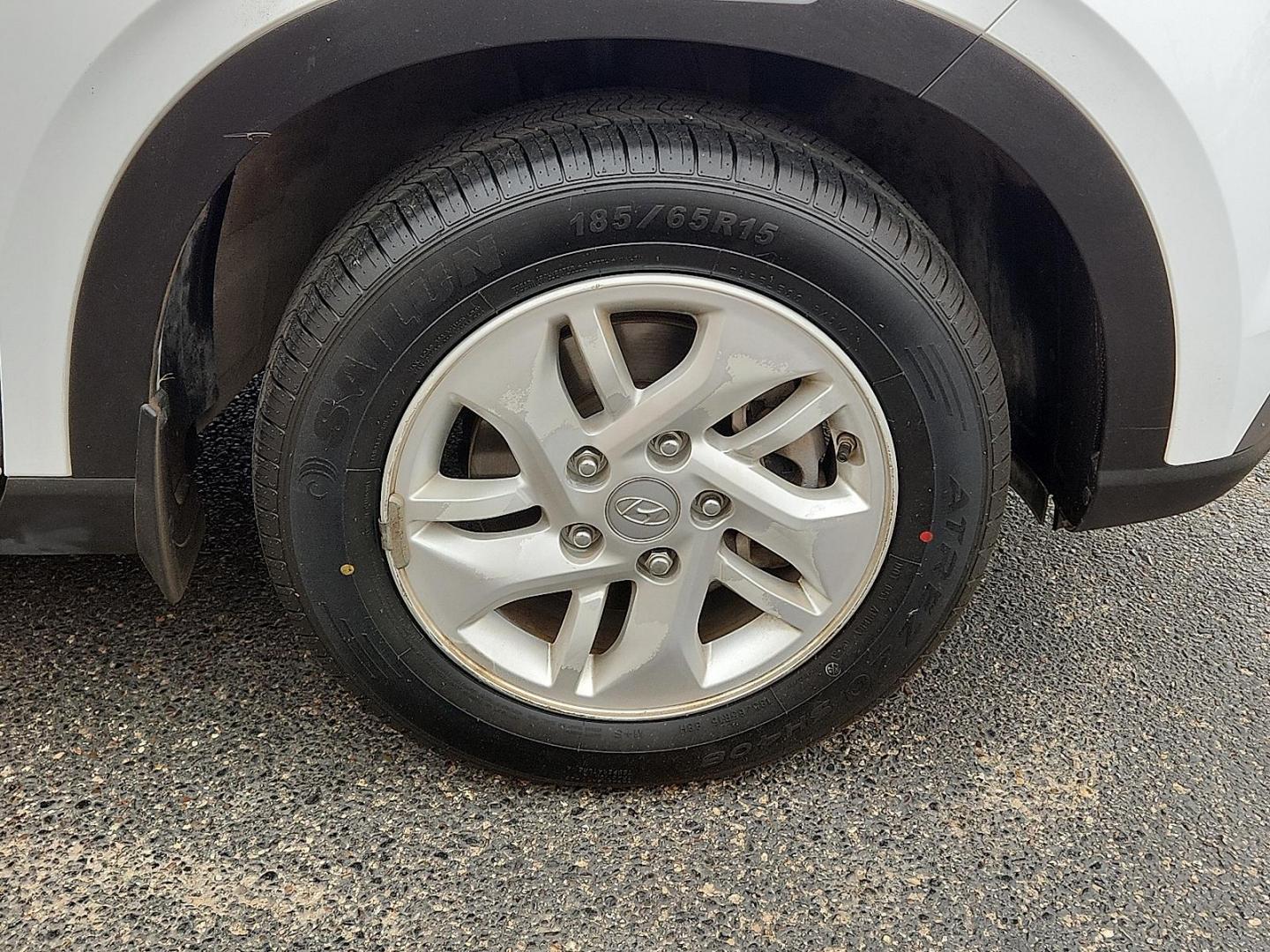 2020 WHITE /Black - NNB Hyundai Venue SEL (KMHRC8A32LU) with an Smartstream 1.6L I-4 DOHC, CVVT variable valve control, regular unleaded, engine with 121HP engine, located at 4110 Avenue Q, Lubbock, 79412, 33.556553, -101.855820 - 04/23/2026 KEY IN ENVELOPE GOD - Photo#4