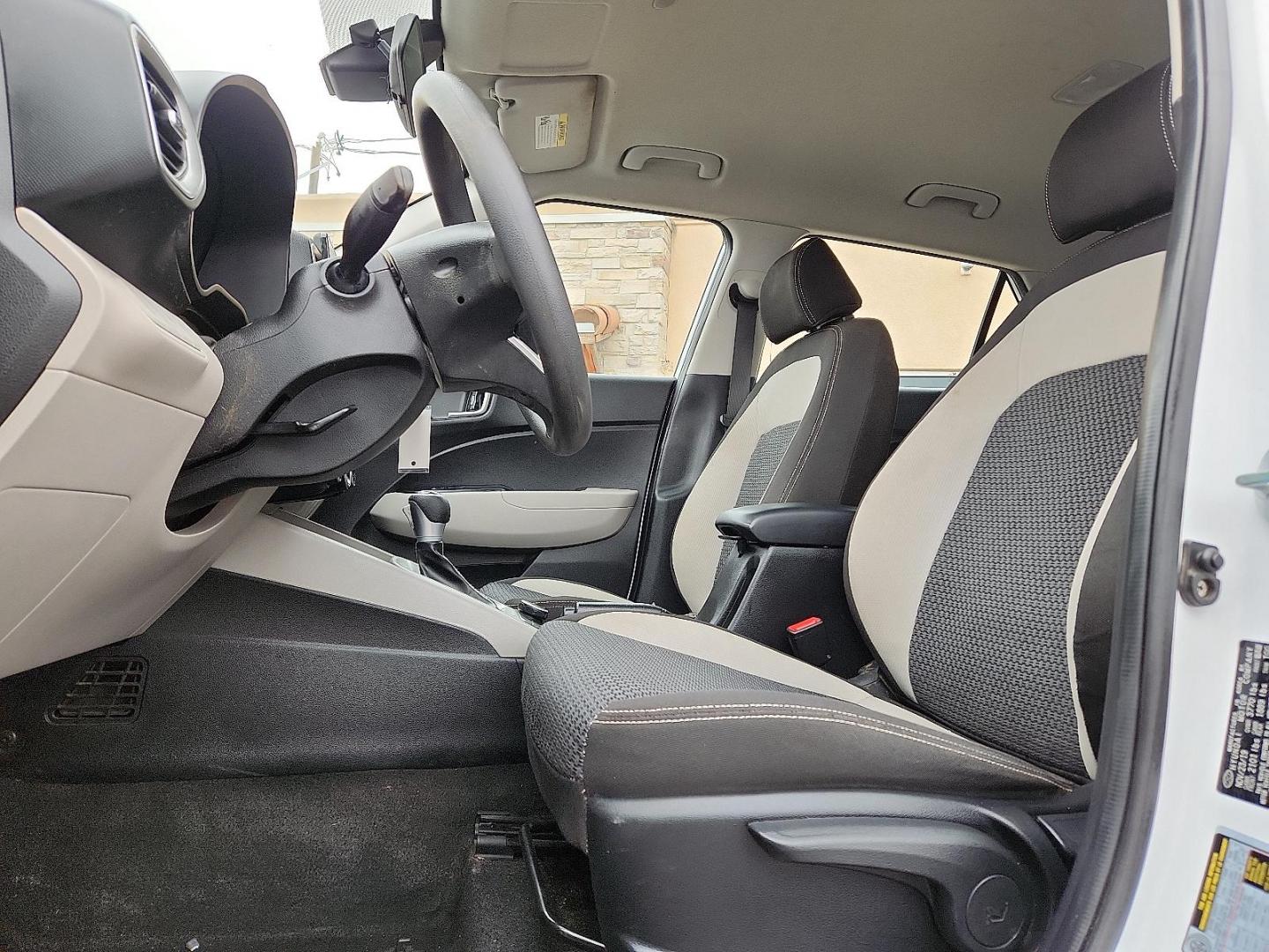 2020 WHITE /Black - NNB Hyundai Venue SEL (KMHRC8A32LU) with an Smartstream 1.6L I-4 DOHC, CVVT variable valve control, regular unleaded, engine with 121HP engine, located at 4110 Avenue Q, Lubbock, 79412, 33.556553, -101.855820 - 04/23/2026 KEY IN ENVELOPE GOD - Photo#7