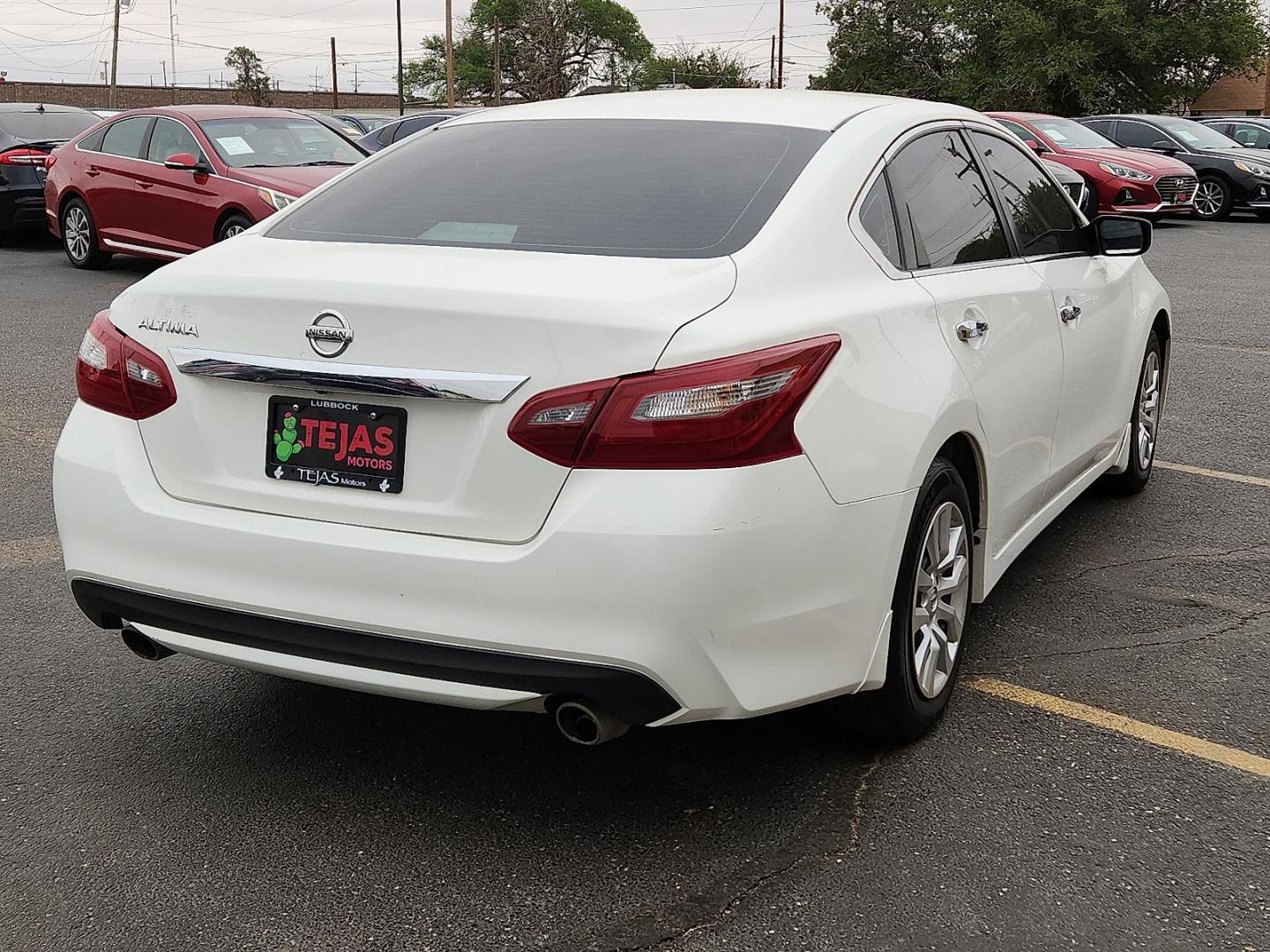 2018 WHITE /Charcoal - G Nissan Altima 2.5 S (1N4AL3AP8JC) with an 2.5L I-4 DOHC, variable valve control, regular unleaded, engine with 179HP engine, located at 4110 Avenue Q, Lubbock, 79412, 33.556553, -101.855820 - 05/02/2026 KEY IN ENVELOPE GOD - Photo#3