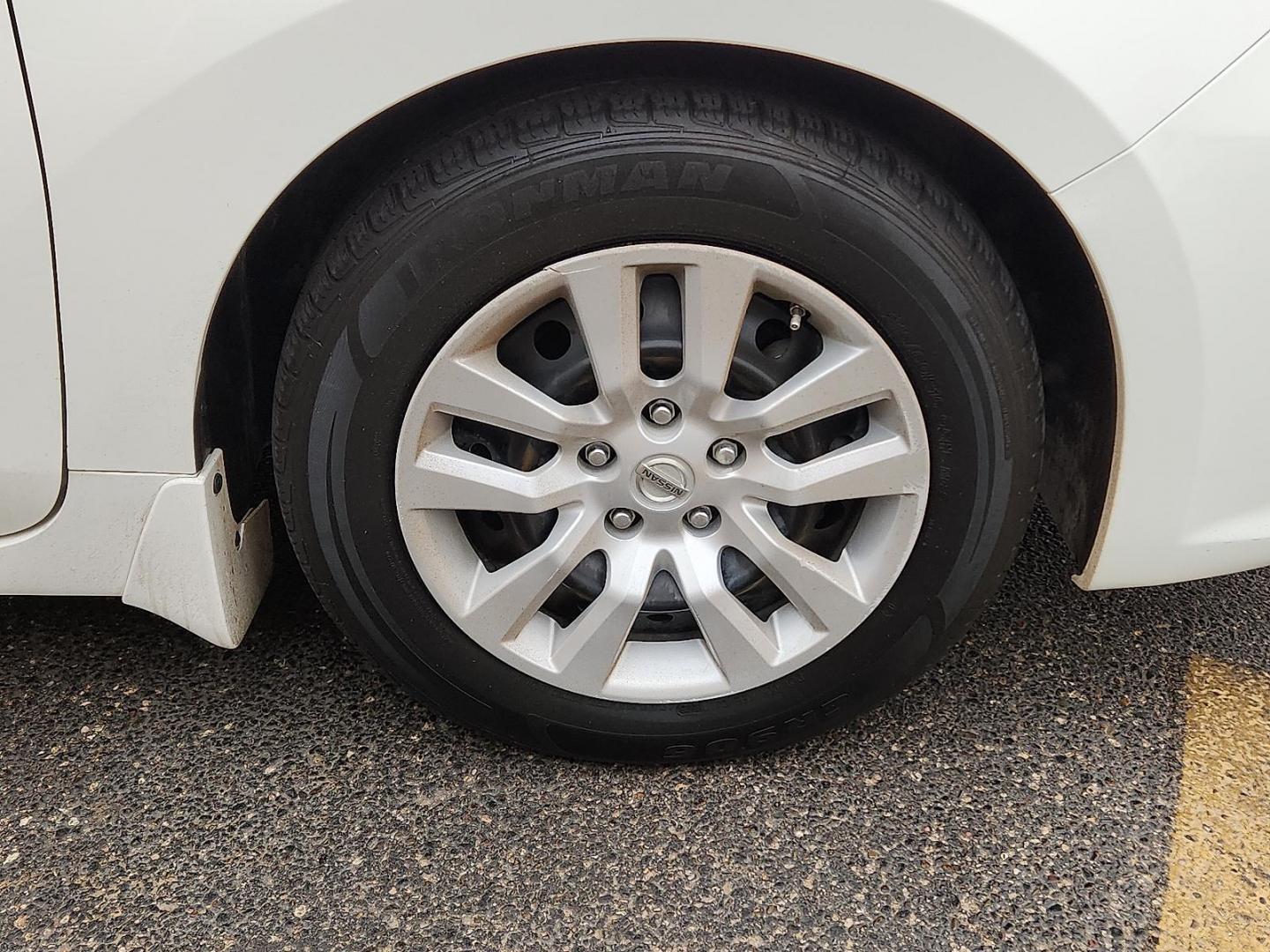2018 WHITE /Charcoal - G Nissan Altima 2.5 S (1N4AL3AP8JC) with an 2.5L I-4 DOHC, variable valve control, regular unleaded, engine with 179HP engine, located at 4110 Avenue Q, Lubbock, 79412, 33.556553, -101.855820 - 05/02/2026 KEY IN ENVELOPE GOD - Photo#4