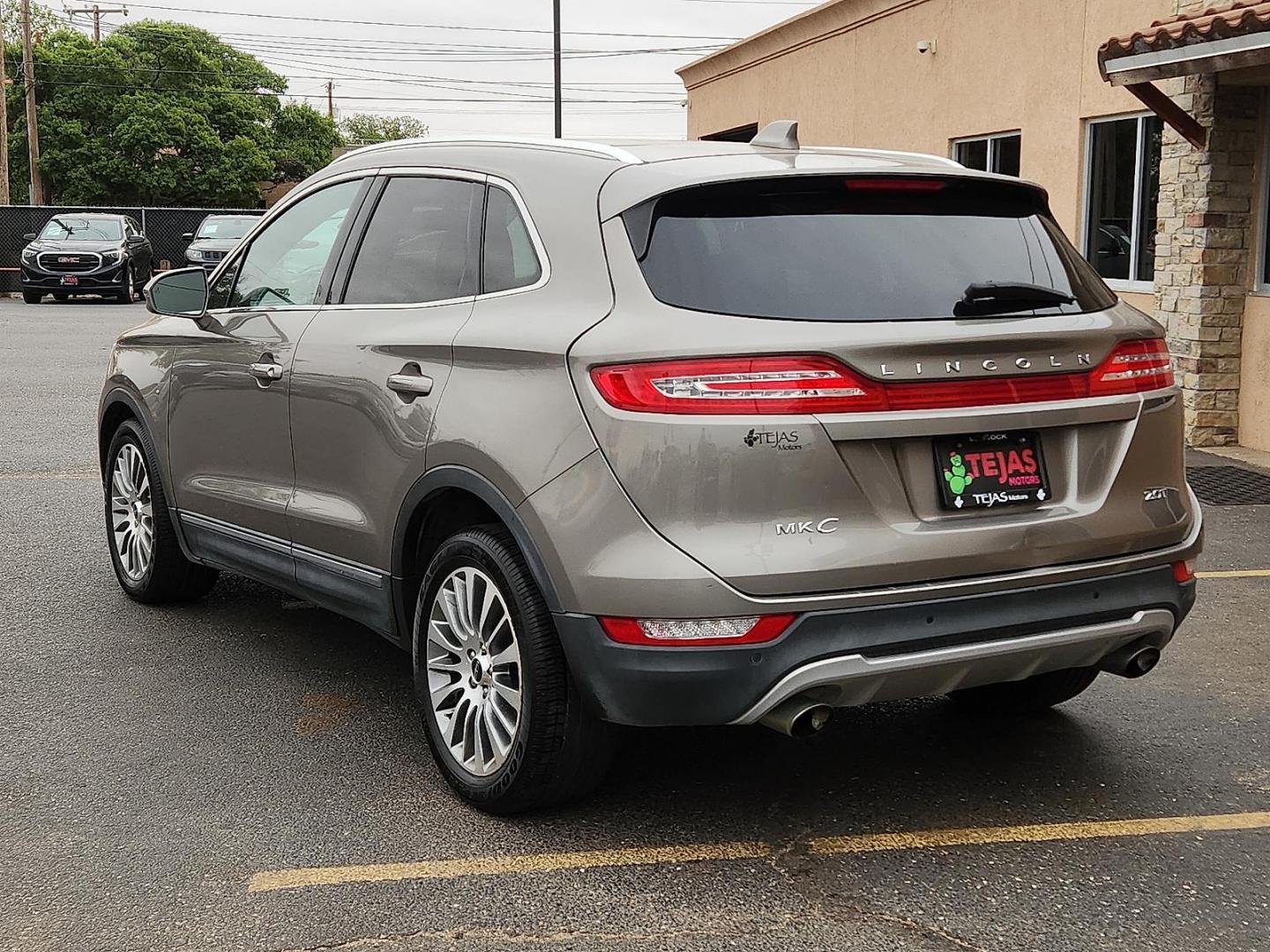 2017 GOLD /Ebony - 42 Lincoln MKC Reserve (5LMCJ3C90HU) with an 2L I-4 gasoline direct injection, DOHC, variable valve control, intercooled turbo, premium unleaded, engine with 240HP engine, located at 4110 Avenue Q, Lubbock, 79412, 33.556553, -101.855820 - 04/28/2026 KEY IN ENVELOPE GOD - Photo#2