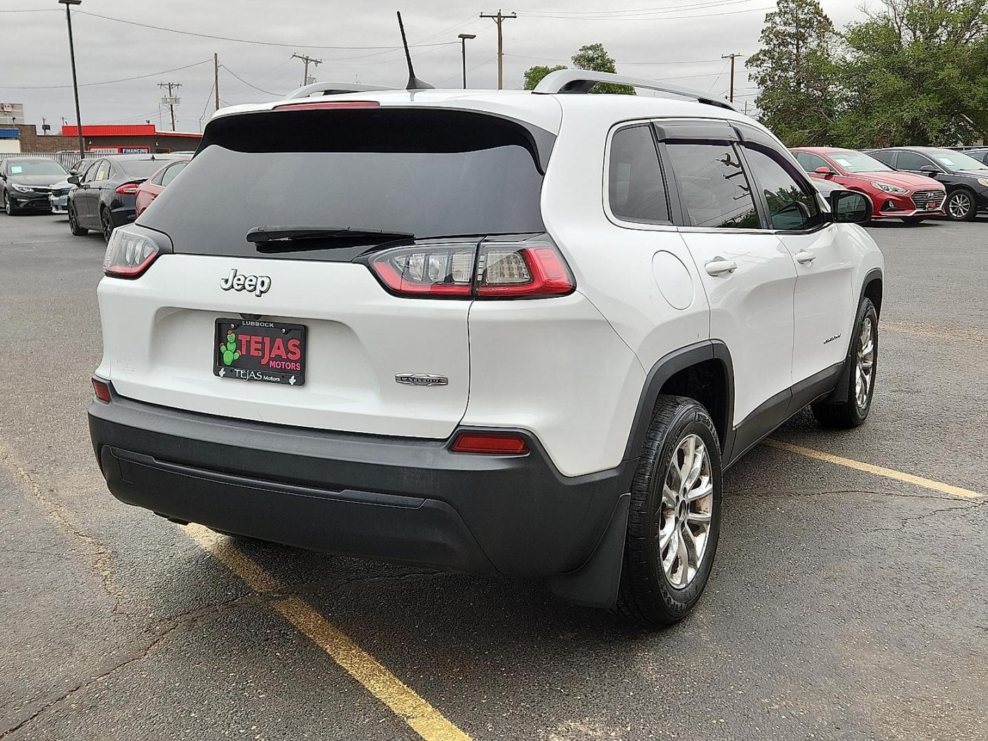 2019 WHITE /Black - X9 Jeep Cherokee Latitude FWD (1C4PJLCB0KD) with an MultiAir2 Tigershark 2.4L I-4 variable valve control, regular unleaded, engine with 180HP engine, located at 4110 Avenue Q, Lubbock, 79412, 33.556553, -101.855820 - 05/02/2026 KEY IN ENVELOPE GOD - Photo#3