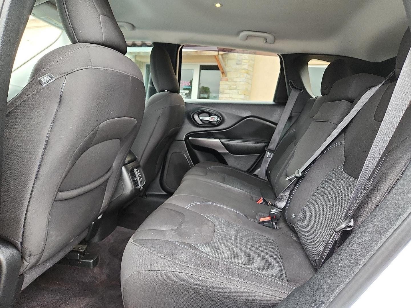 2019 WHITE /Black - X9 Jeep Cherokee Latitude FWD (1C4PJLCB0KD) with an MultiAir2 Tigershark 2.4L I-4 variable valve control, regular unleaded, engine with 180HP engine, located at 4110 Avenue Q, Lubbock, 79412, 33.556553, -101.855820 - 05/02/2026 KEY IN ENVELOPE GOD - Photo#5