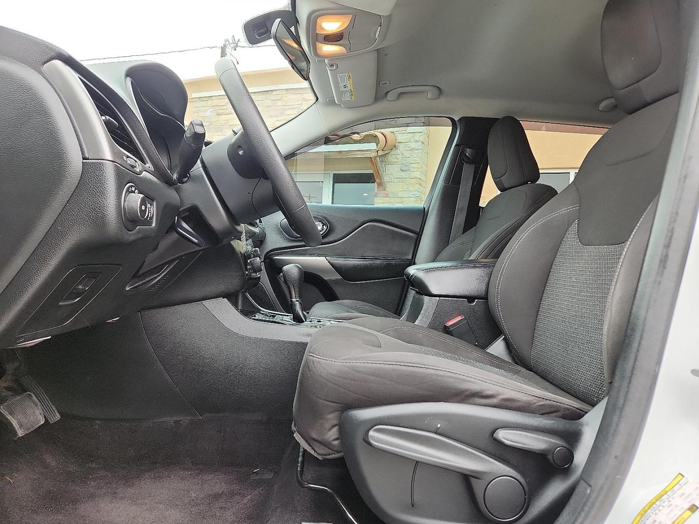 2019 WHITE /Black - X9 Jeep Cherokee Latitude FWD (1C4PJLCB0KD) with an MultiAir2 Tigershark 2.4L I-4 variable valve control, regular unleaded, engine with 180HP engine, located at 4110 Avenue Q, Lubbock, 79412, 33.556553, -101.855820 - 05/02/2026 KEY IN ENVELOPE GOD - Photo#7