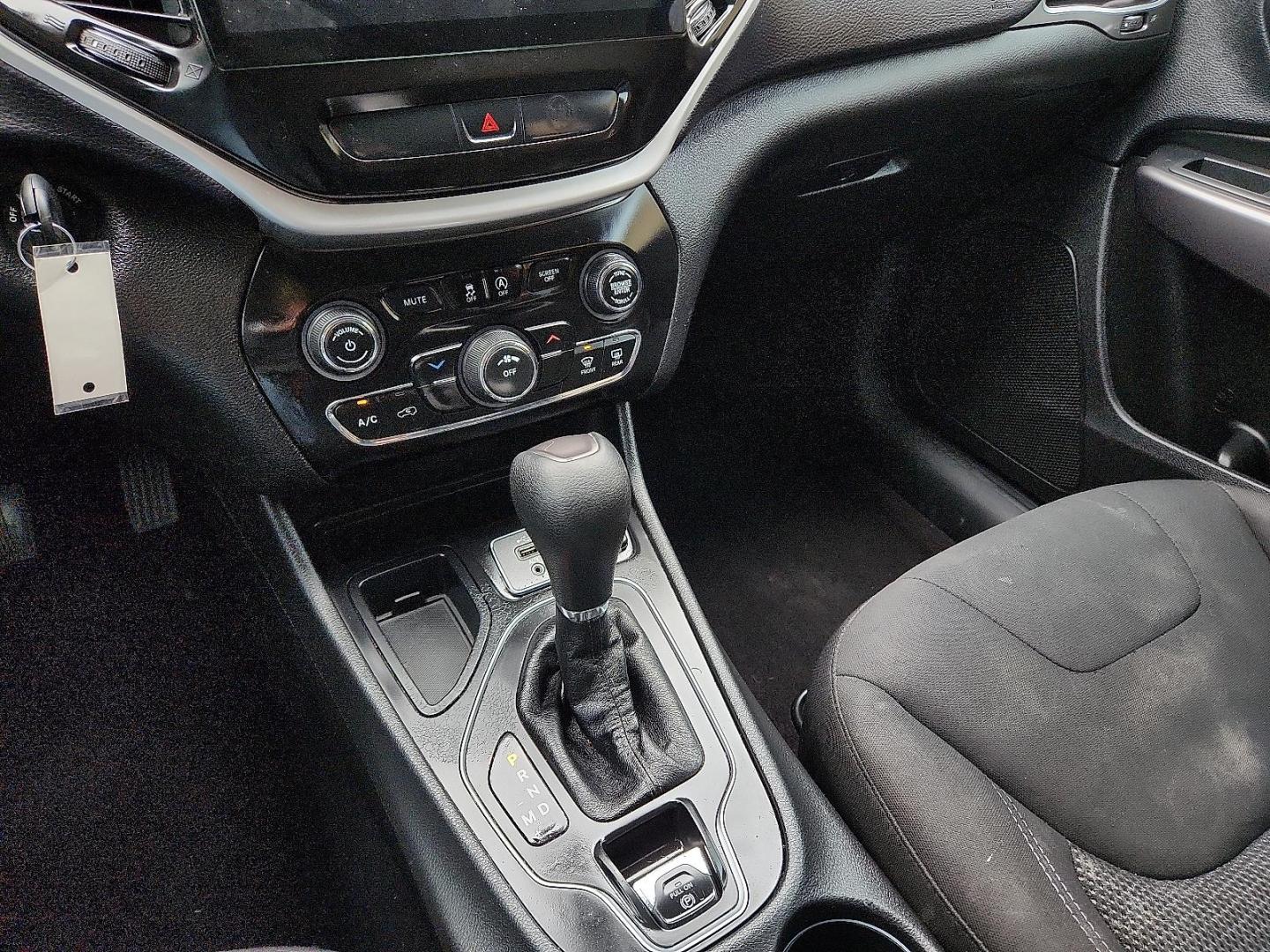 2019 WHITE /Black - X9 Jeep Cherokee Latitude FWD (1C4PJLCB0KD) with an MultiAir2 Tigershark 2.4L I-4 variable valve control, regular unleaded, engine with 180HP engine, located at 4110 Avenue Q, Lubbock, 79412, 33.556553, -101.855820 - 05/02/2026 KEY IN ENVELOPE GOD - Photo#11