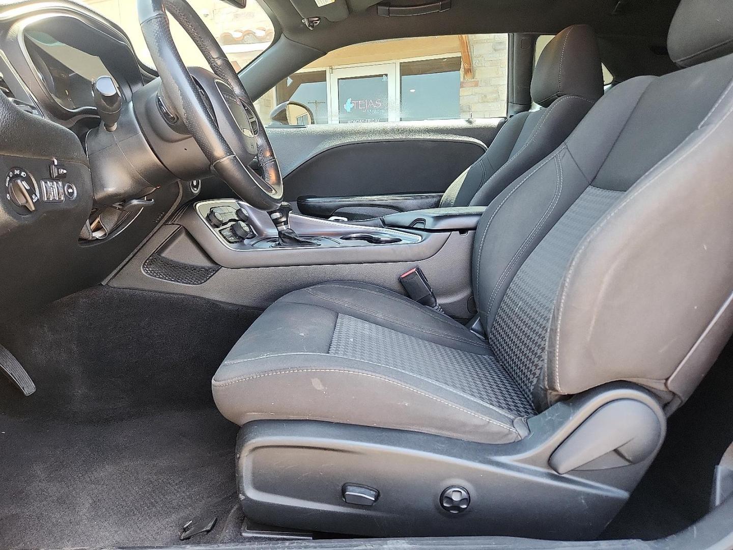 2018 BLACK /Black - X9 Dodge Challenger SXT (2C3CDZAG5JH) with an Pentastar 3.6L V-6 DOHC, variable valve control, regular unleaded, engine with 305HP engine, located at 4110 Avenue Q, Lubbock, 79412, 33.556553, -101.855820 - Photo#7