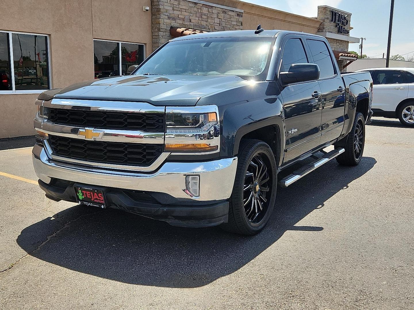 2018 GRAY /Jet Black - H0U Chevrolet Silverado 1500 1LT (3GCPCREC2JG) with an 5.3L EcoTec3 V8 Engine engine, located at 4110 Avenue Q, Lubbock, 79412, 33.556553, -101.855820 - 05/09/2026 key in envelope god - Photo#1