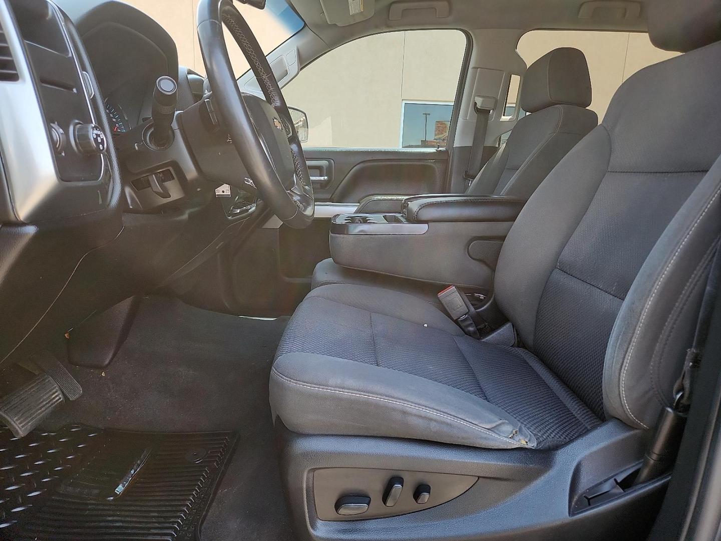 2018 GRAY /Jet Black - H0U Chevrolet Silverado 1500 1LT (3GCPCREC2JG) with an 5.3L EcoTec3 V8 Engine engine, located at 4110 Avenue Q, Lubbock, 79412, 33.556553, -101.855820 - 05/09/2026 key in envelope god - Photo#7