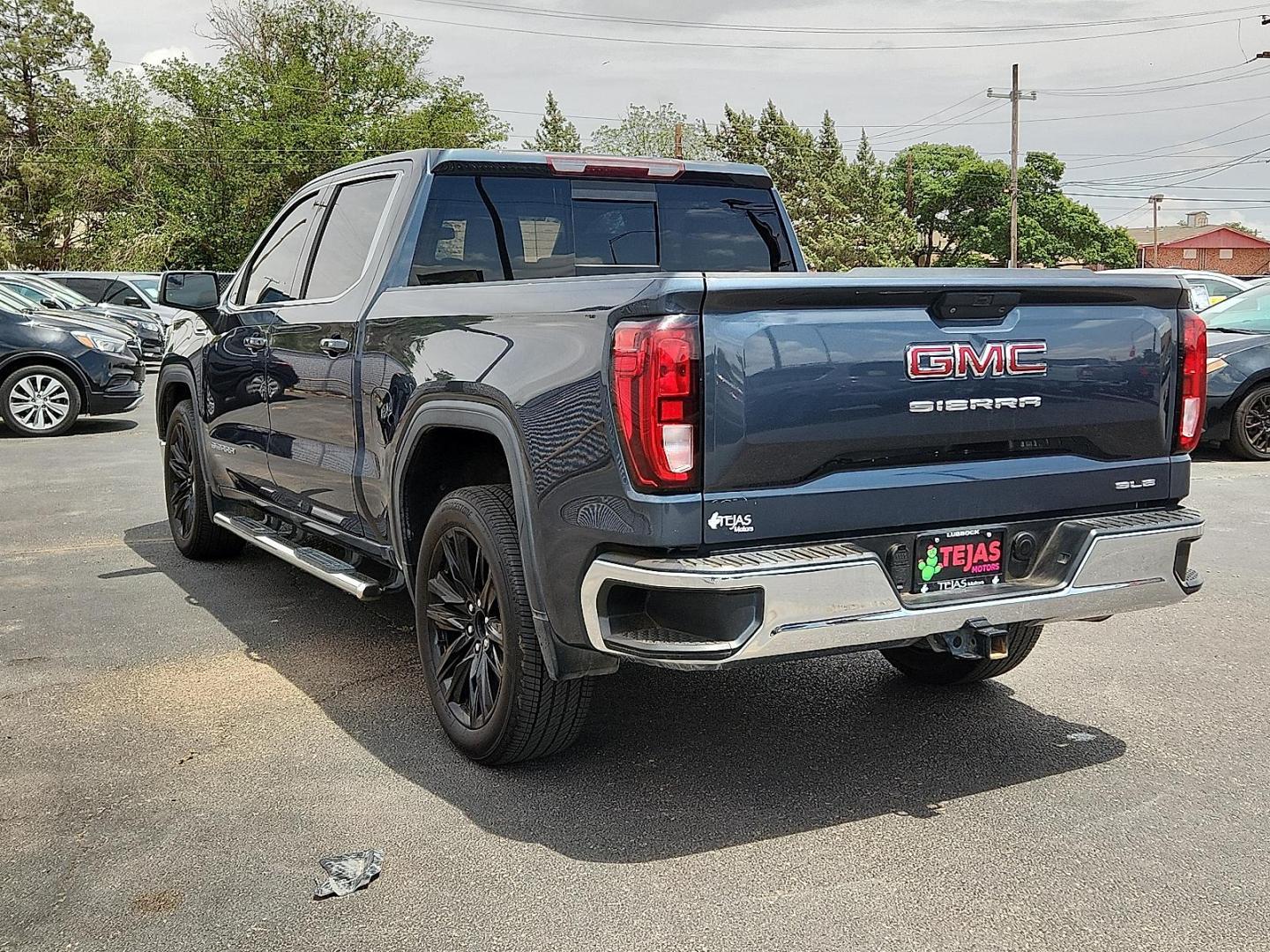 2020 GRAY /Jet Black - H0U GMC Sierra 1500 2WD Crew Cab Short Box SLE (3GTP8BED7LG) with an 5.3L EcoTec3 V8 Engine engine, located at 4110 Avenue Q, Lubbock, 79412, 33.556553, -101.855820 - 05/16/2026 KEY IN ENVELOPE GOD - Photo#2