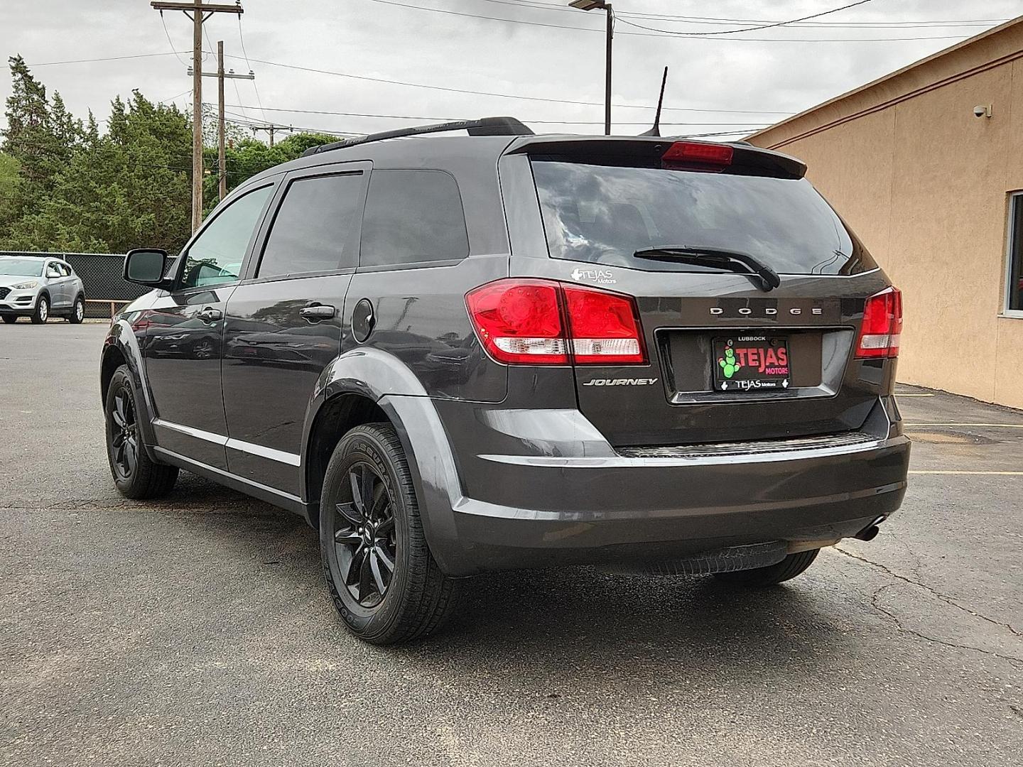 2019 GRAY /Black - X9 Dodge Journey SE (3C4PDCBB2KT) with an Tigershark MultiAir 2.4L I-4 DOHC, VVT variable valve control, regular unleaded, engine with 173HP engine, located at 4110 Avenue Q, Lubbock, 79412, 33.556553, -101.855820 - 05/16/2026 key in envelope god - Photo#2