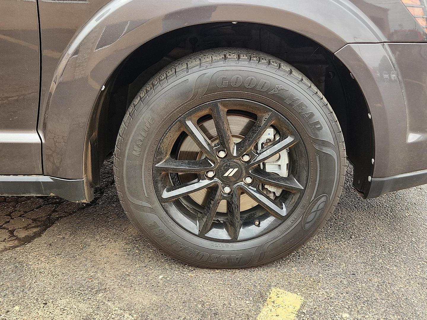 2019 GRAY /Black - X9 Dodge Journey SE (3C4PDCBB2KT) with an Tigershark MultiAir 2.4L I-4 DOHC, VVT variable valve control, regular unleaded, engine with 173HP engine, located at 4110 Avenue Q, Lubbock, 79412, 33.556553, -101.855820 - 05/16/2026 key in envelope god - Photo#4