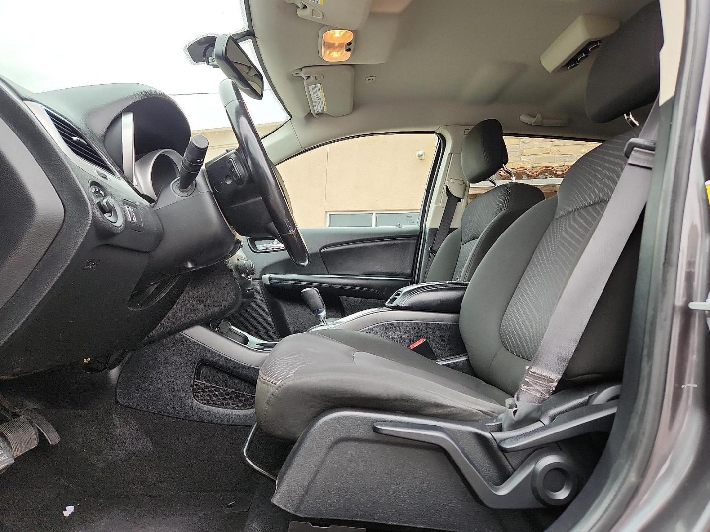 2019 GRAY /Black - X9 Dodge Journey SE (3C4PDCBB2KT) with an Tigershark MultiAir 2.4L I-4 DOHC, VVT variable valve control, regular unleaded, engine with 173HP engine, located at 4110 Avenue Q, Lubbock, 79412, 33.556553, -101.855820 - 05/16/2026 key in envelope god - Photo#9
