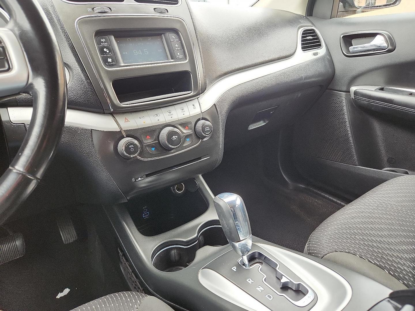 2019 GRAY /Black - X9 Dodge Journey SE (3C4PDCBB2KT) with an Tigershark MultiAir 2.4L I-4 DOHC, VVT variable valve control, regular unleaded, engine with 173HP engine, located at 4110 Avenue Q, Lubbock, 79412, 33.556553, -101.855820 - 05/16/2026 key in envelope god - Photo#11