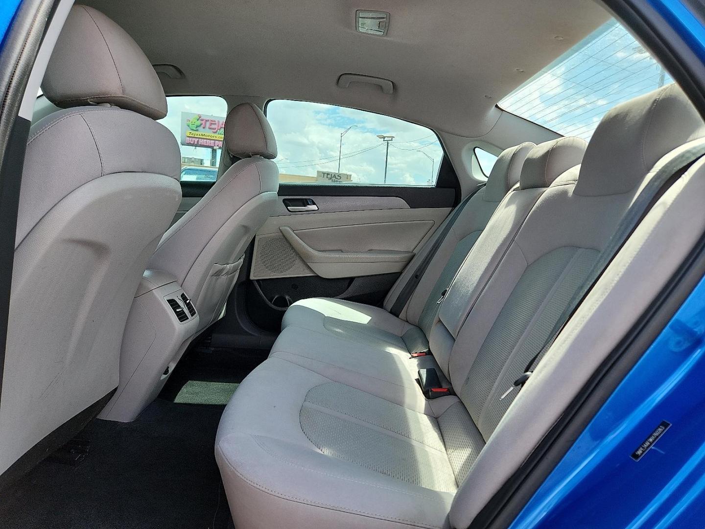 2019 BLUE /Gray - GG Hyundai Sonata SEL (5NPE34AF9KH) with an 2.4L I-4 gasoline direct injection, DOHC, D-CVVT variable valve control, regular unleaded, engine with 185HP engine, located at 4110 Avenue Q, Lubbock, 79412, 33.556553, -101.855820 - Photo#5