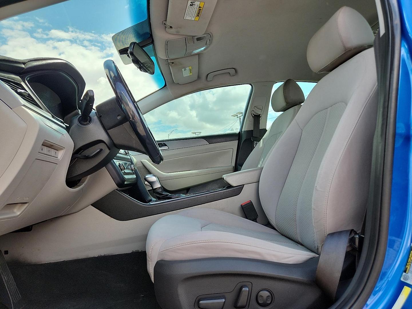 2019 BLUE /Gray - GG Hyundai Sonata SEL (5NPE34AF9KH) with an 2.4L I-4 gasoline direct injection, DOHC, D-CVVT variable valve control, regular unleaded, engine with 185HP engine, located at 4110 Avenue Q, Lubbock, 79412, 33.556553, -101.855820 - Photo#7