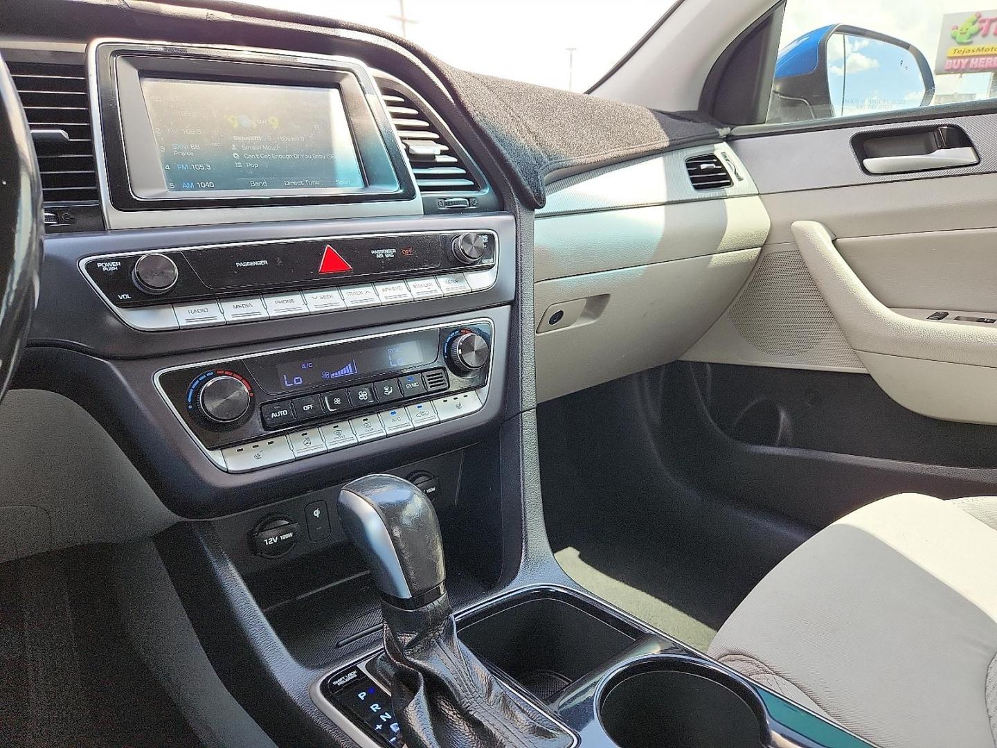 2019 BLUE /Gray - GG Hyundai Sonata SEL (5NPE34AF9KH) with an 2.4L I-4 gasoline direct injection, DOHC, D-CVVT variable valve control, regular unleaded, engine with 185HP engine, located at 4110 Avenue Q, Lubbock, 79412, 33.556553, -101.855820 - Photo#11