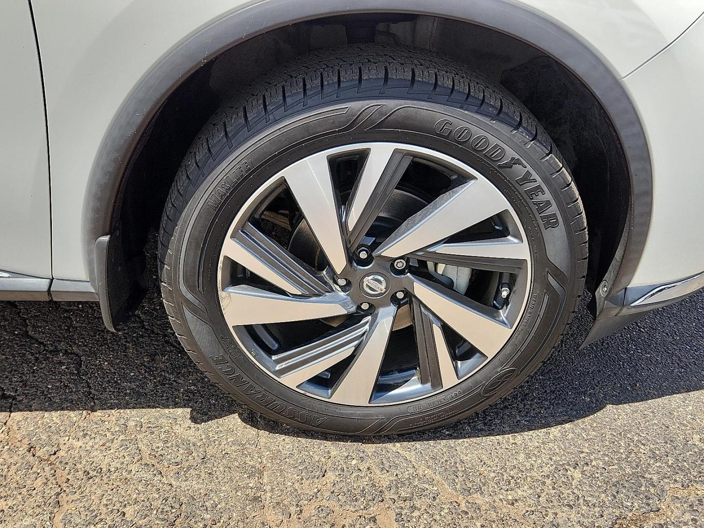 2016 WHITE /Beige - P Nissan Murano Platinum (5N1AZ2MG1GN) with an 3.5L V-6 DOHC, variable valve control, regular unleaded, engine with 260HP engine, located at 4110 Avenue Q, Lubbock, 79412, 33.556553, -101.855820 - 05/29/2026 WAITING ON CORRECTED REPO AFFIDAVIT GOD 06/03/2026 KEY IN ENVELOPE GOD - Photo#4