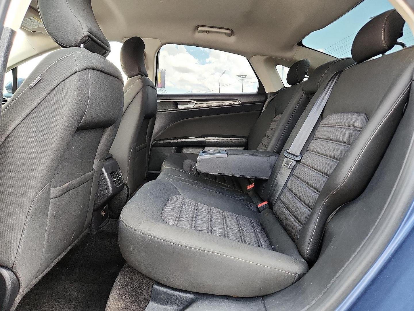 2018 BLUE /Ebony - DT Ford Fusion SE (3FA6P0HD0JR) with an EcoBoost 1.5L I-4 gasoline direct injection, DOHC, Ti-VCT variable valve control, intercooled turbo, regular unleaded, engine with 181HP engine, located at 4110 Avenue Q, Lubbock, 79412, 33.556553, -101.855820 - 06/03/2026 KEY IN ENVELOPE GOD - Photo#5