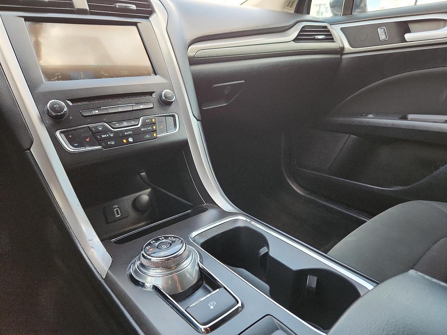 2018 BLUE /Ebony - DT Ford Fusion SE (3FA6P0HD0JR) with an EcoBoost 1.5L I-4 gasoline direct injection, DOHC, Ti-VCT variable valve control, intercooled turbo, regular unleaded, engine with 181HP engine, located at 4110 Avenue Q, Lubbock, 79412, 33.556553, -101.855820 - 06/03/2026 KEY IN ENVELOPE GOD - Photo#11