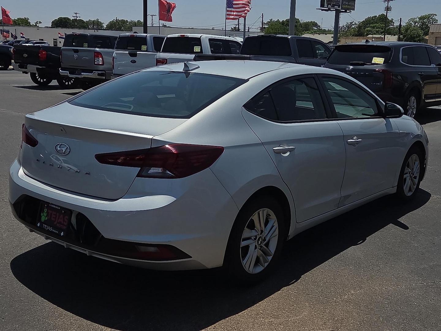 2019 Symphony Silver - Y8 /Black - C1 Hyundai Elantra SEL (5NPD84LF4KH) with an Nu 2L I-4 DOHC, D-CVVT variable valve control, regular unleaded, engine with 147HP engine, located at 4110 Avenue Q, Lubbock, 79412, 33.556553, -101.855820 - 06/06/2026 KEY IN ENVELOPE GOD - Photo#2