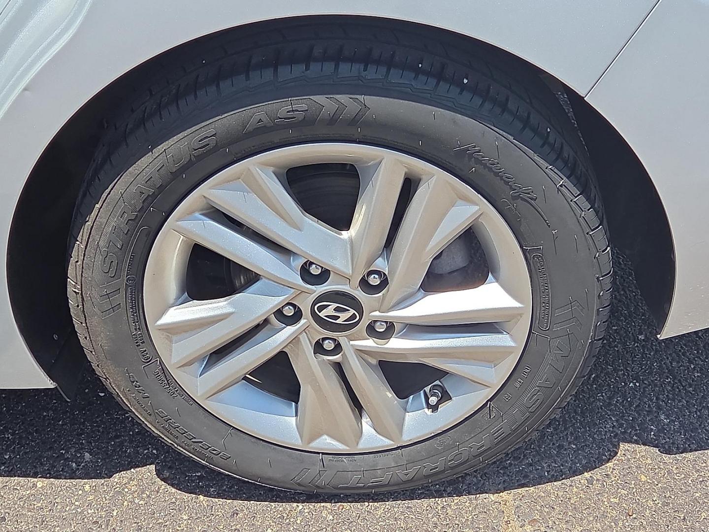 2019 Symphony Silver - Y8 /Black - C1 Hyundai Elantra SEL (5NPD84LF4KH) with an Nu 2L I-4 DOHC, D-CVVT variable valve control, regular unleaded, engine with 147HP engine, located at 4110 Avenue Q, Lubbock, 79412, 33.556553, -101.855820 - 06/06/2026 KEY IN ENVELOPE GOD - Photo#5