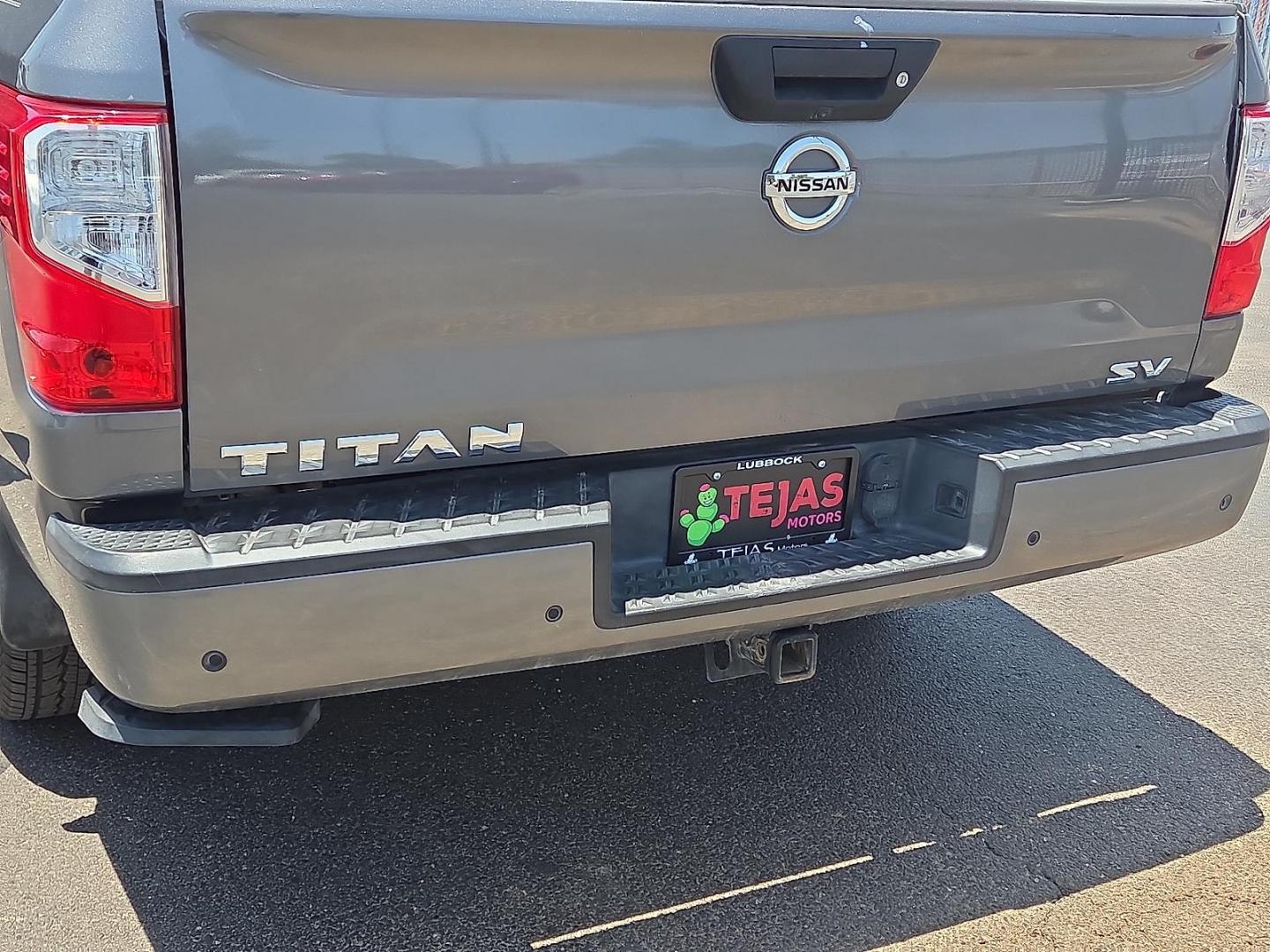 2021 Gun Metallic - KAD /Black - G Nissan TITAN Crew Cab SV 4x2 (1N6AA1EFXMN) with an Endurance 5.6L V-8 gasoline direct injection, DOHC, variable valve control, premium unleaded, engine with 400HP engine, located at 4110 Avenue Q, Lubbock, 79412, 33.556553, -101.855820 - 06/06/2026 KEY IN ENVELOPE GOD - Photo#5