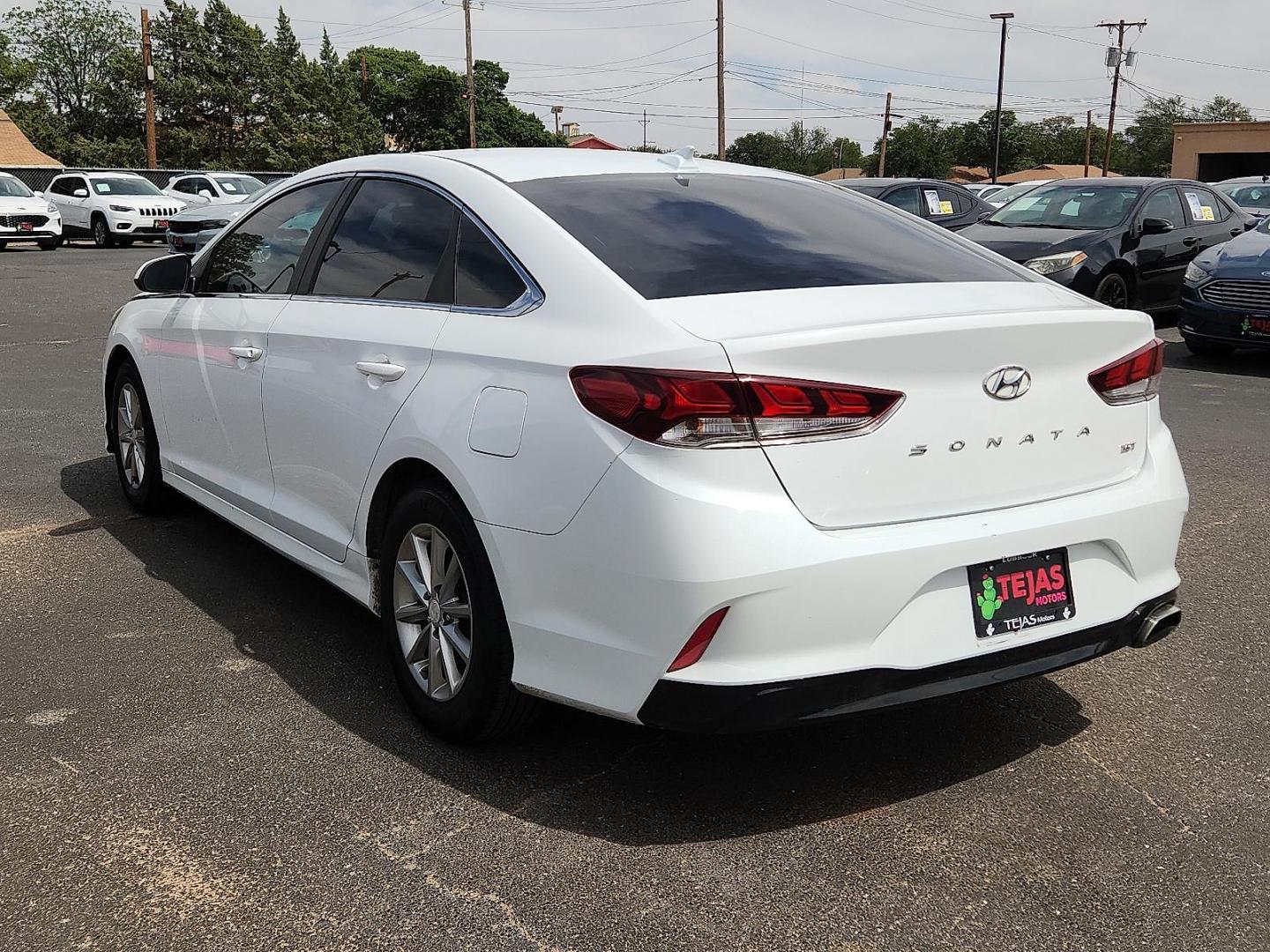 2018 WHITE /Beige - BB Hyundai Sonata ECO (5NPE24AA2JH) with an 1.6L I-4 gasoline direct injection, DOHC, variable valve control, intercooled turbo, regular unleaded, engine with 178HP engine, located at 4110 Avenue Q, Lubbock, 79412, 33.556553, -101.855820 - Photo#2