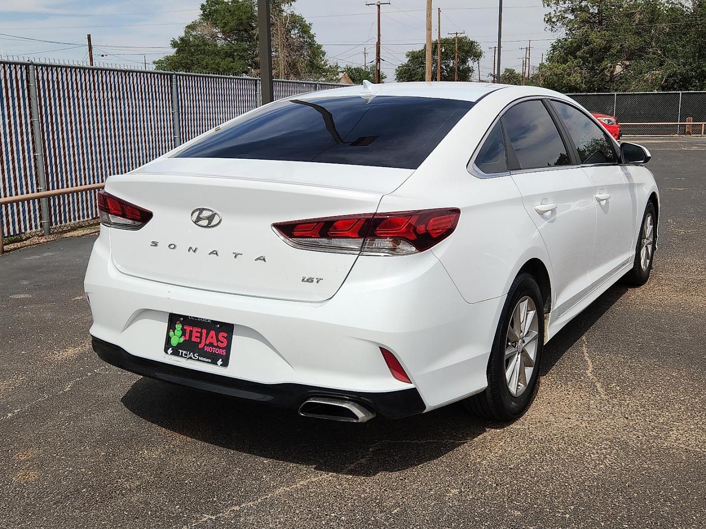 2018 WHITE /Beige - BB Hyundai Sonata ECO (5NPE24AA2JH) with an 1.6L I-4 gasoline direct injection, DOHC, variable valve control, intercooled turbo, regular unleaded, engine with 178HP engine, located at 4110 Avenue Q, Lubbock, 79412, 33.556553, -101.855820 - Photo#3