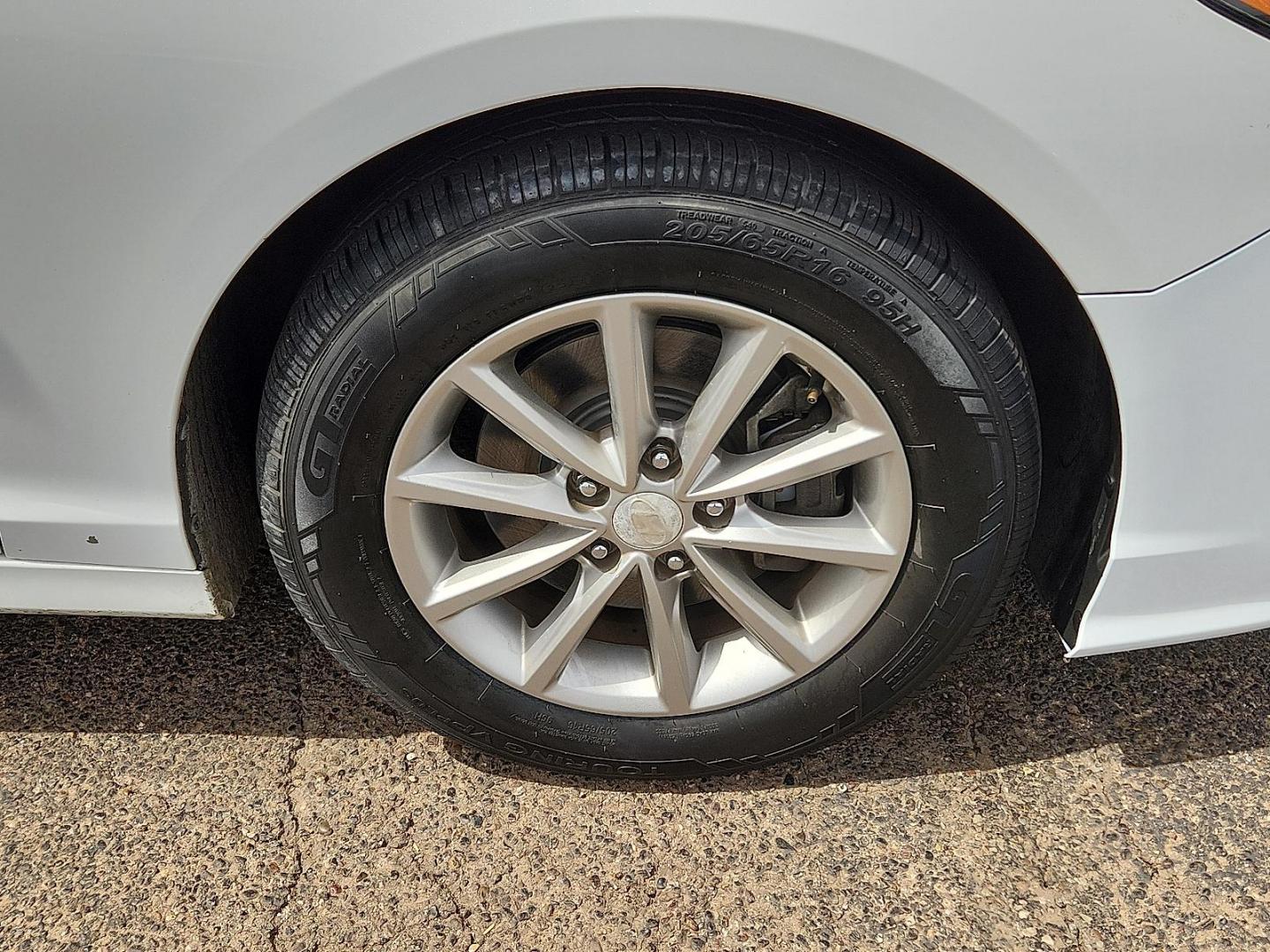 2018 WHITE /Beige - BB Hyundai Sonata ECO (5NPE24AA2JH) with an 1.6L I-4 gasoline direct injection, DOHC, variable valve control, intercooled turbo, regular unleaded, engine with 178HP engine, located at 4110 Avenue Q, Lubbock, 79412, 33.556553, -101.855820 - Photo#4