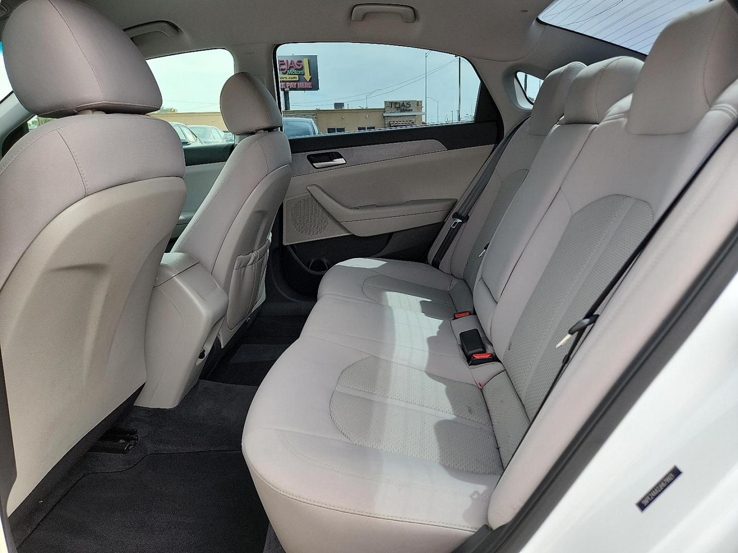 2018 WHITE /Beige - BB Hyundai Sonata ECO (5NPE24AA2JH) with an 1.6L I-4 gasoline direct injection, DOHC, variable valve control, intercooled turbo, regular unleaded, engine with 178HP engine, located at 4110 Avenue Q, Lubbock, 79412, 33.556553, -101.855820 - Photo#5