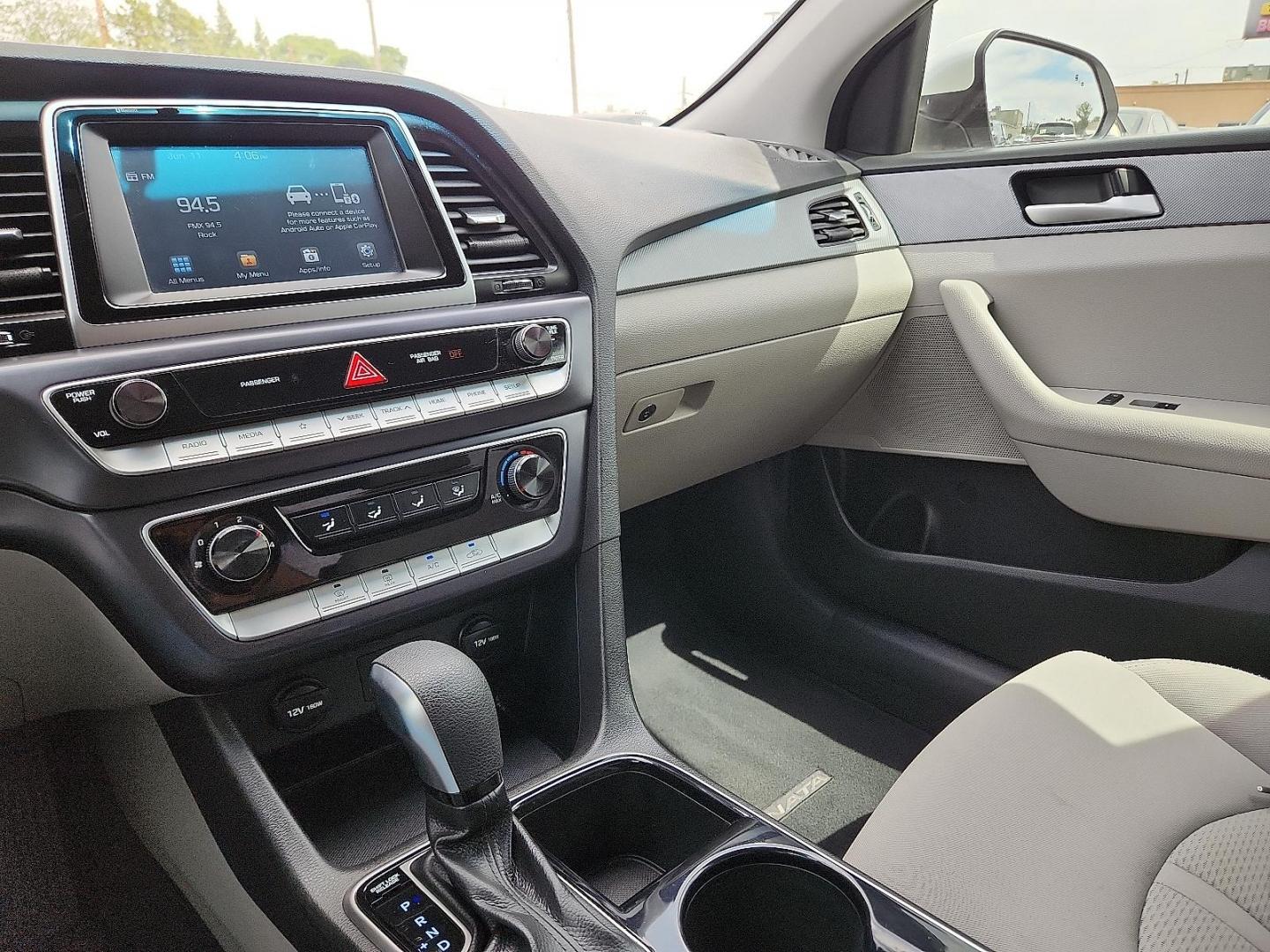 2018 WHITE /Beige - BB Hyundai Sonata ECO (5NPE24AA2JH) with an 1.6L I-4 gasoline direct injection, DOHC, variable valve control, intercooled turbo, regular unleaded, engine with 178HP engine, located at 4110 Avenue Q, Lubbock, 79412, 33.556553, -101.855820 - Photo#11