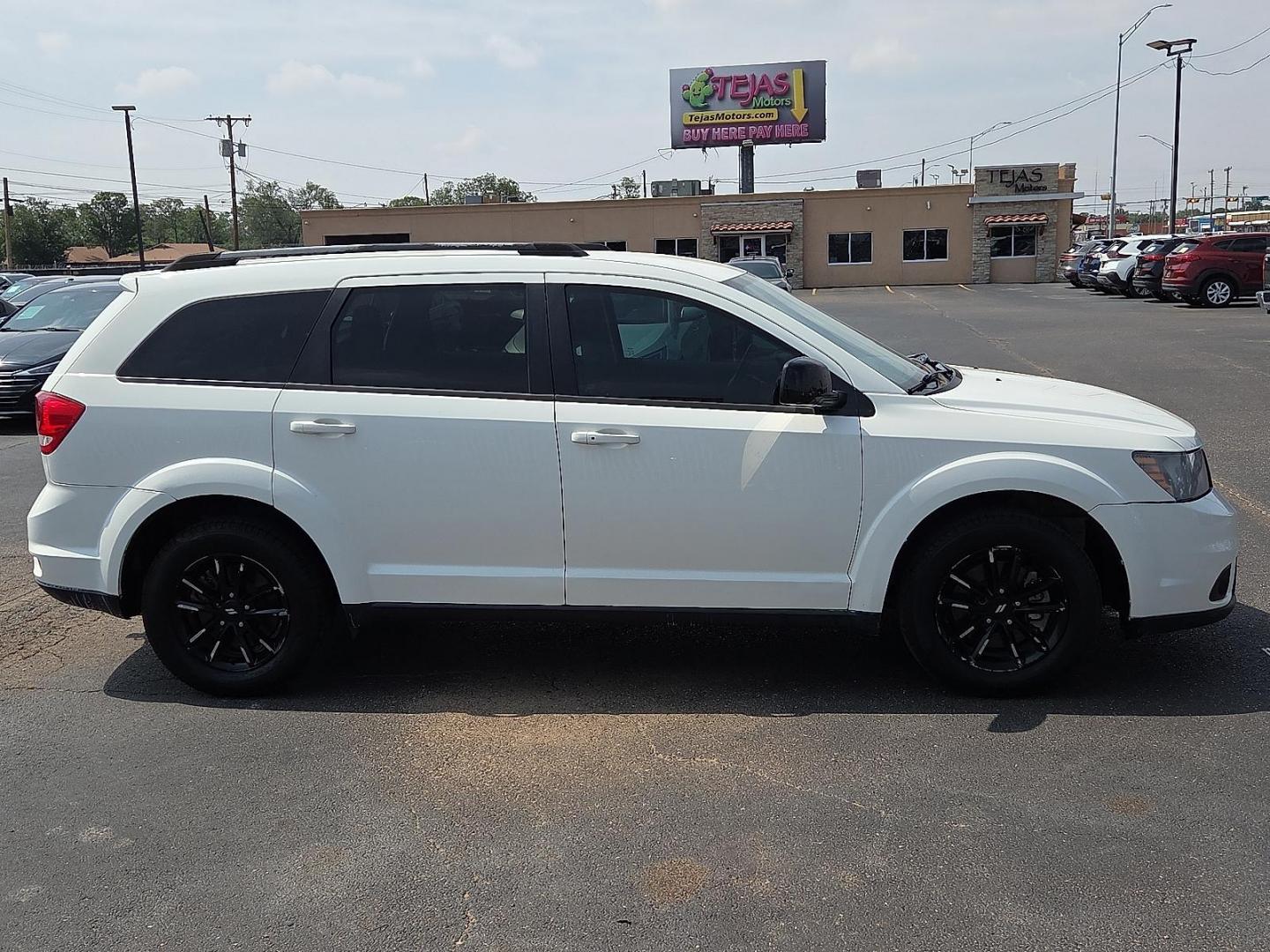 2019 Vice White - PW3 /Black - X9 Dodge Journey SE (3C4PDCBB3KT) with an Tigershark MultiAir 2.4L I-4 DOHC, VVT variable valve control, regular unleaded, engine with 173HP engine, located at 4110 Avenue Q, Lubbock, 79412, 33.556553, -101.855820 - 06/20/2026 KEY IN ENVELOPE GOD - Photo#1