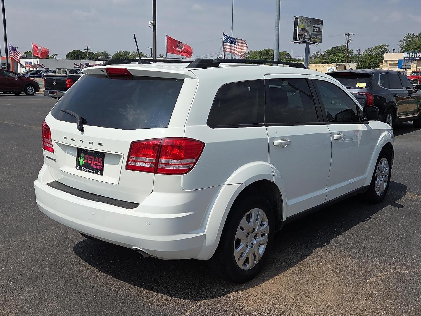 2020 Vice White - PW3 /Black - X9 Dodge Journey SE Value (3C4PDCAB3LT) with an Tigershark MultiAir 2.4L I-4 DOHC, VVT variable valve control, regular unleaded, engine with 173HP engine, located at 4110 Avenue Q, Lubbock, 79412, 33.556553, -101.855820 - 06/20/2026 KEY IN ENVELOPE GOD - Photo#2