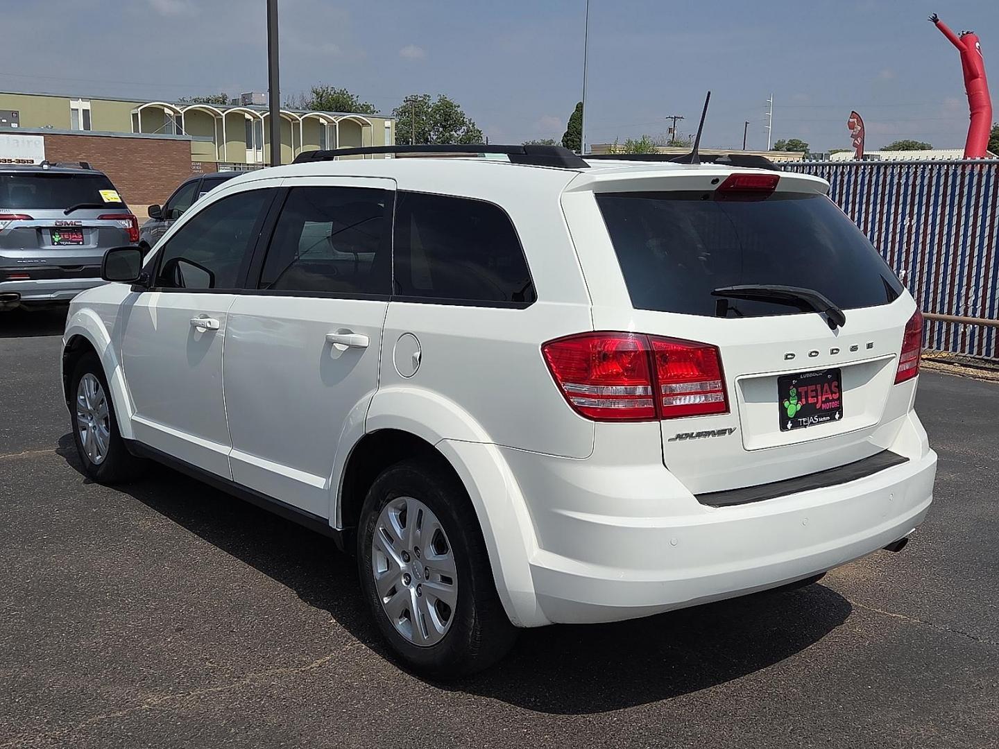 2020 Vice White - PW3 /Black - X9 Dodge Journey SE Value (3C4PDCAB3LT) with an Tigershark MultiAir 2.4L I-4 DOHC, VVT variable valve control, regular unleaded, engine with 173HP engine, located at 4110 Avenue Q, Lubbock, 79412, 33.556553, -101.855820 - 06/20/2026 KEY IN ENVELOPE GOD - Photo#3