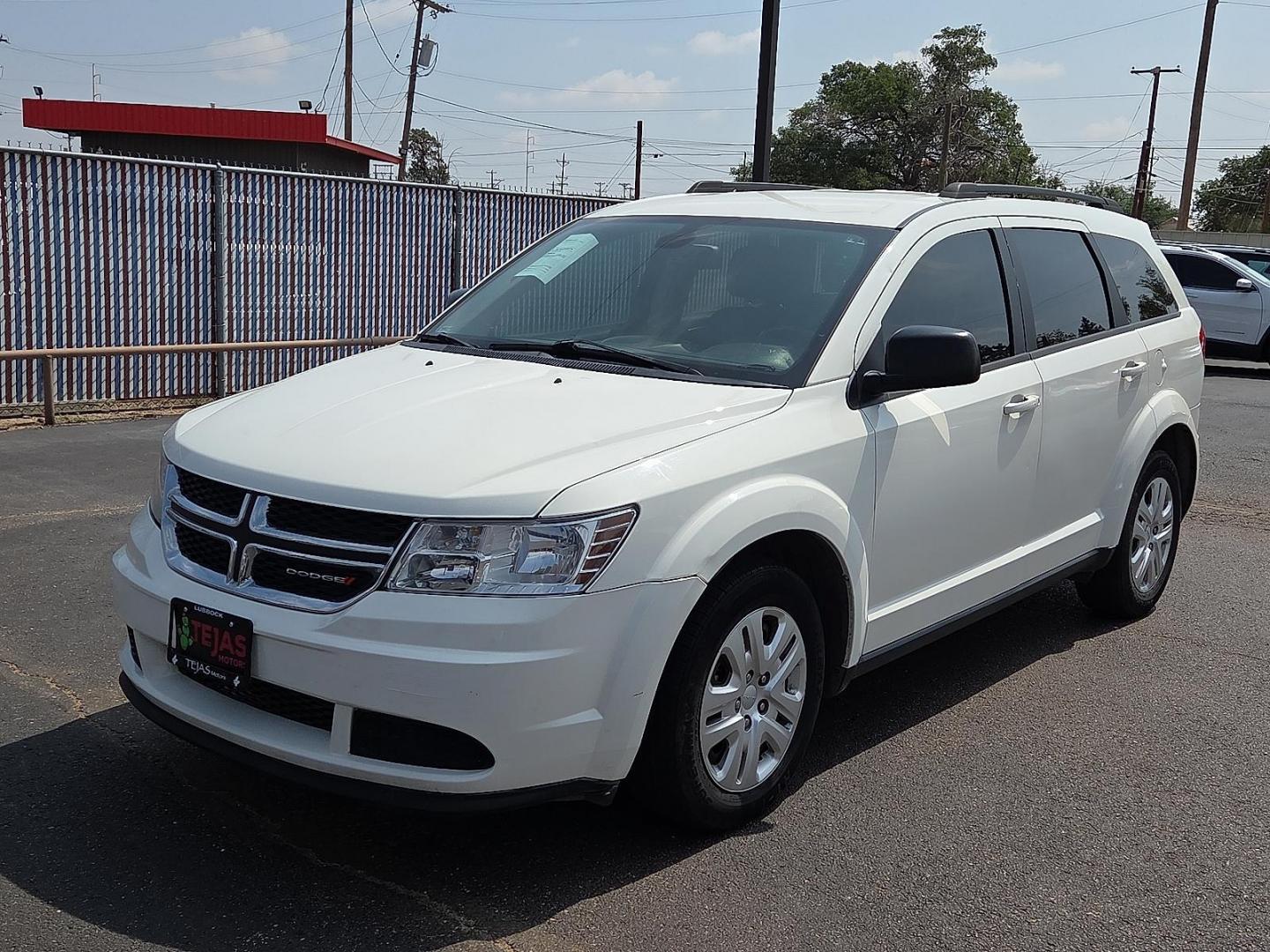 2020 Vice White - PW3 /Black - X9 Dodge Journey SE Value (3C4PDCAB3LT) with an Tigershark MultiAir 2.4L I-4 DOHC, VVT variable valve control, regular unleaded, engine with 173HP engine, located at 4110 Avenue Q, Lubbock, 79412, 33.556553, -101.855820 - 06/20/2026 KEY IN ENVELOPE GOD - Photo#4