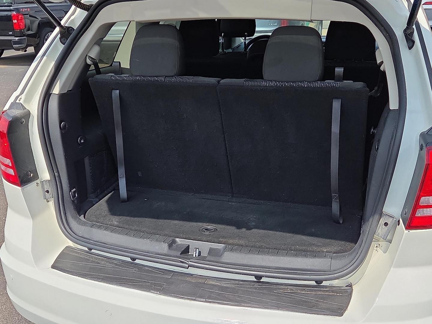 2020 Vice White - PW3 /Black - X9 Dodge Journey SE Value (3C4PDCAB3LT) with an Tigershark MultiAir 2.4L I-4 DOHC, VVT variable valve control, regular unleaded, engine with 173HP engine, located at 4110 Avenue Q, Lubbock, 79412, 33.556553, -101.855820 - 06/20/2026 KEY IN ENVELOPE GOD - Photo#5