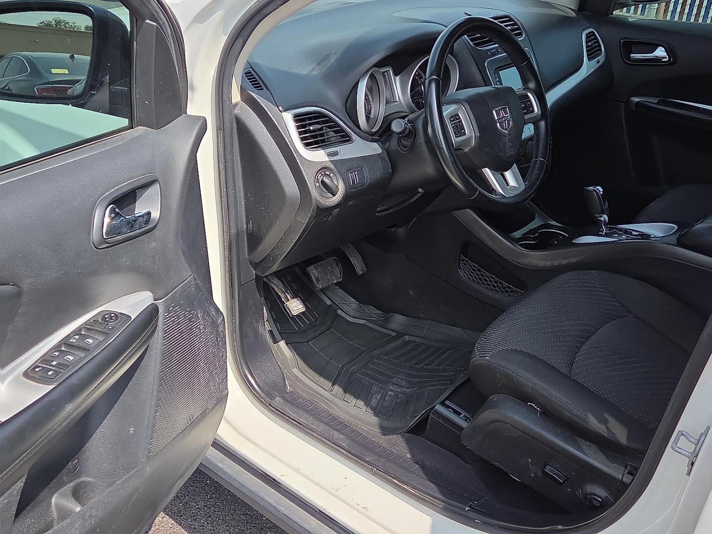 2020 Vice White - PW3 /Black - X9 Dodge Journey SE Value (3C4PDCAB3LT) with an Tigershark MultiAir 2.4L I-4 DOHC, VVT variable valve control, regular unleaded, engine with 173HP engine, located at 4110 Avenue Q, Lubbock, 79412, 33.556553, -101.855820 - 06/20/2026 KEY IN ENVELOPE GOD - Photo#10